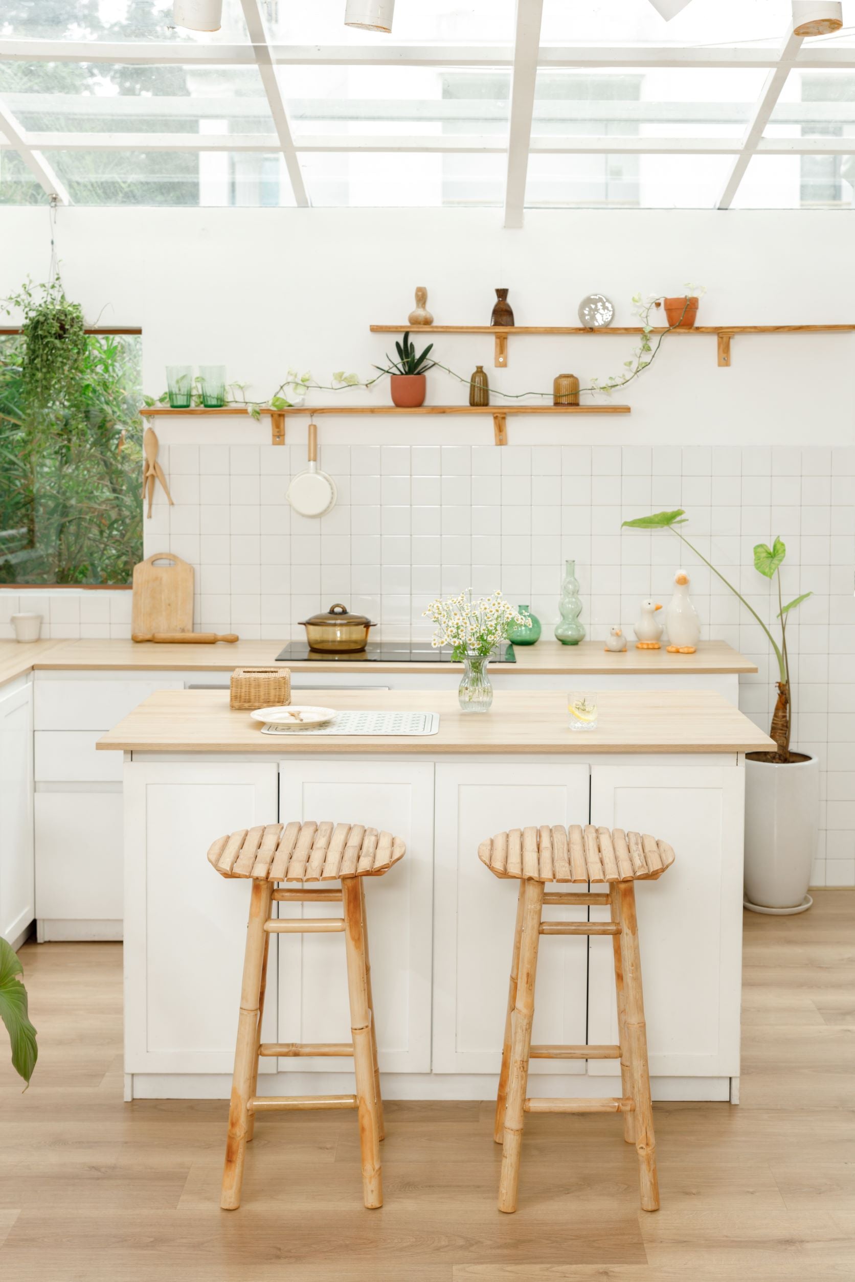 SAMARINA – Zestaw 2 stołków barowych z litego drewna bambusowego