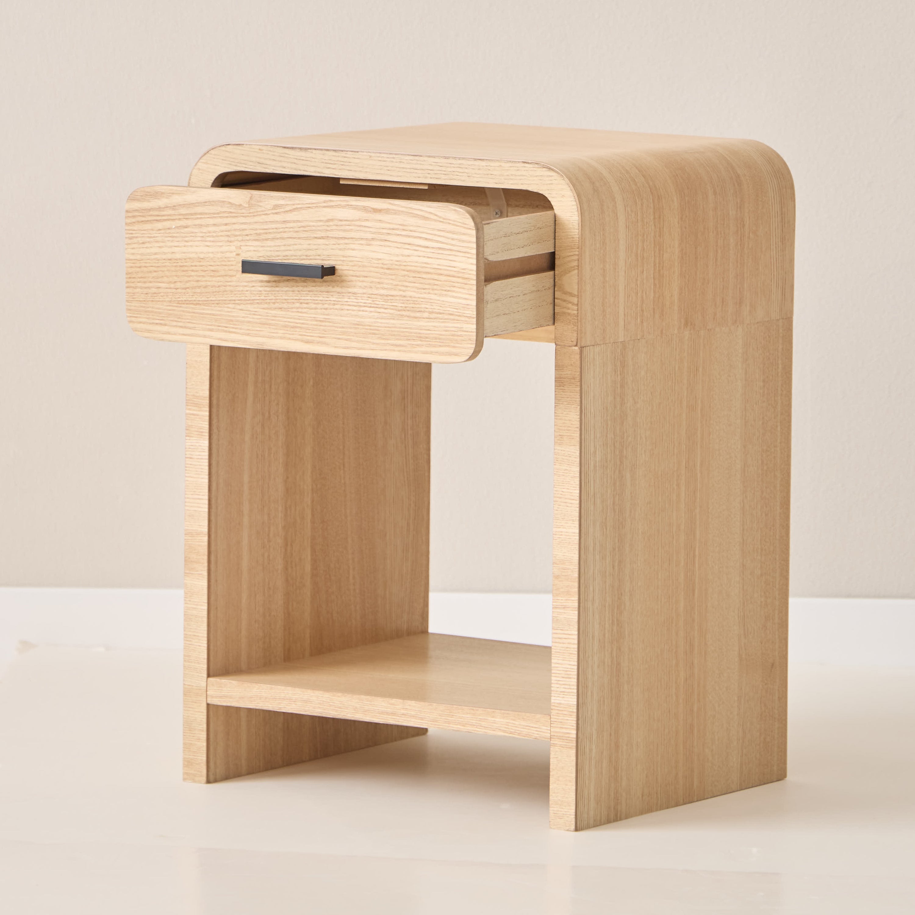 SKIVE - Brązowy drewniany stolik nocny z 1 szufladą