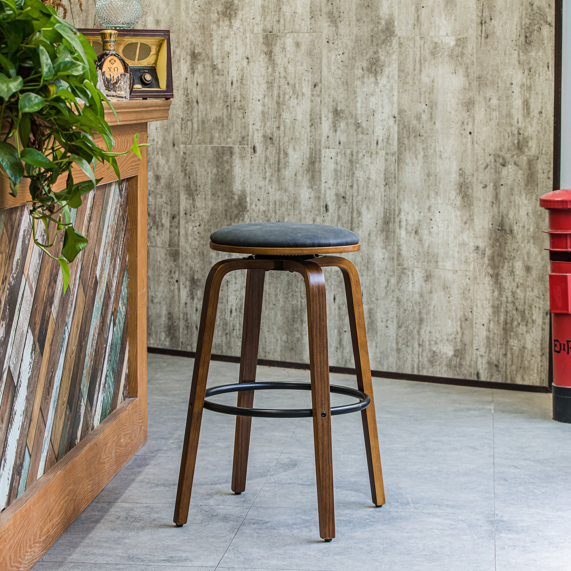 Zestaw 2 stołków barowych z drewna i czarnego imitacji skóry