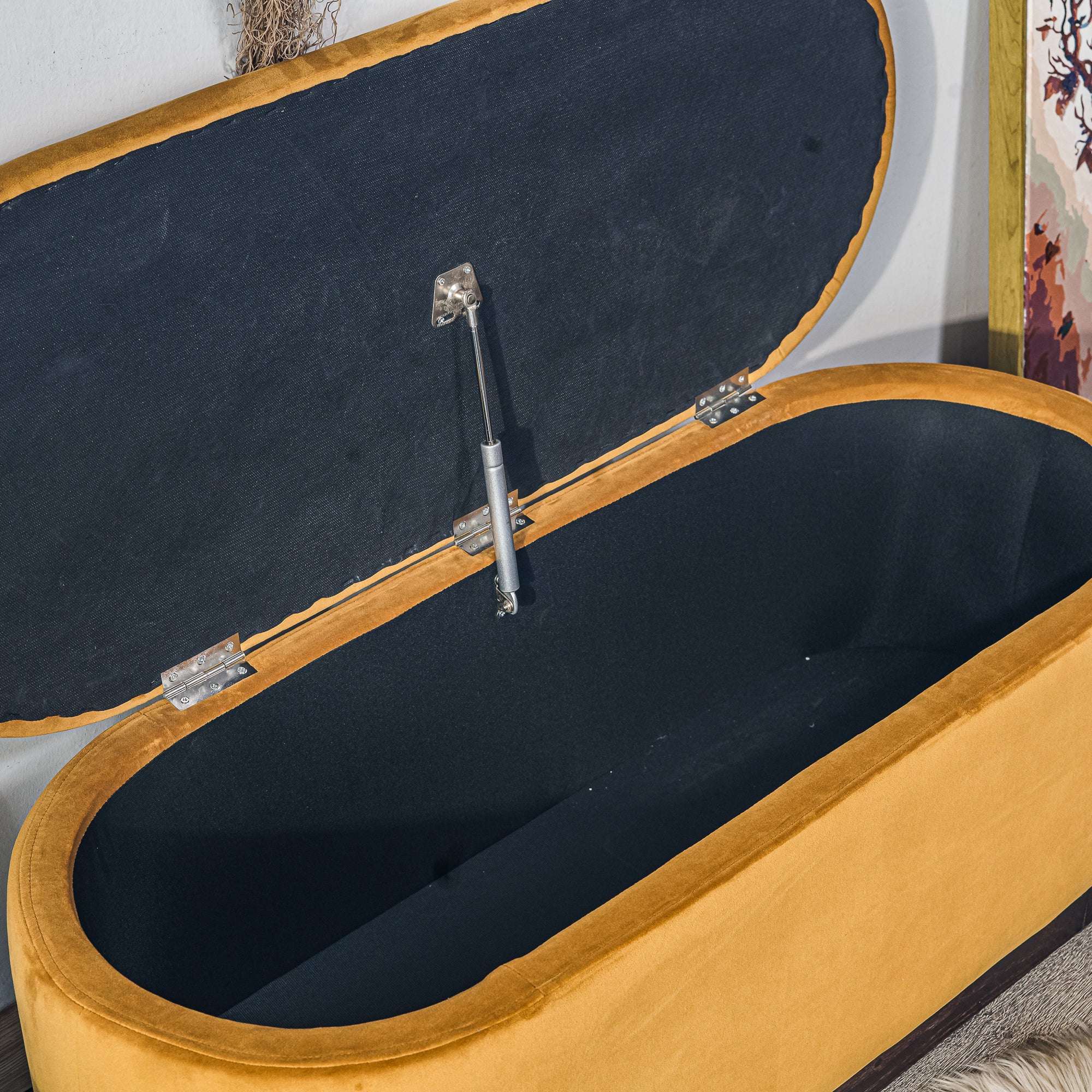 LIMA – Ławka z pojemnikiem do przechowywania, wykonana z drewna i pokryta aksamitem w kolorze musztardowej żółci