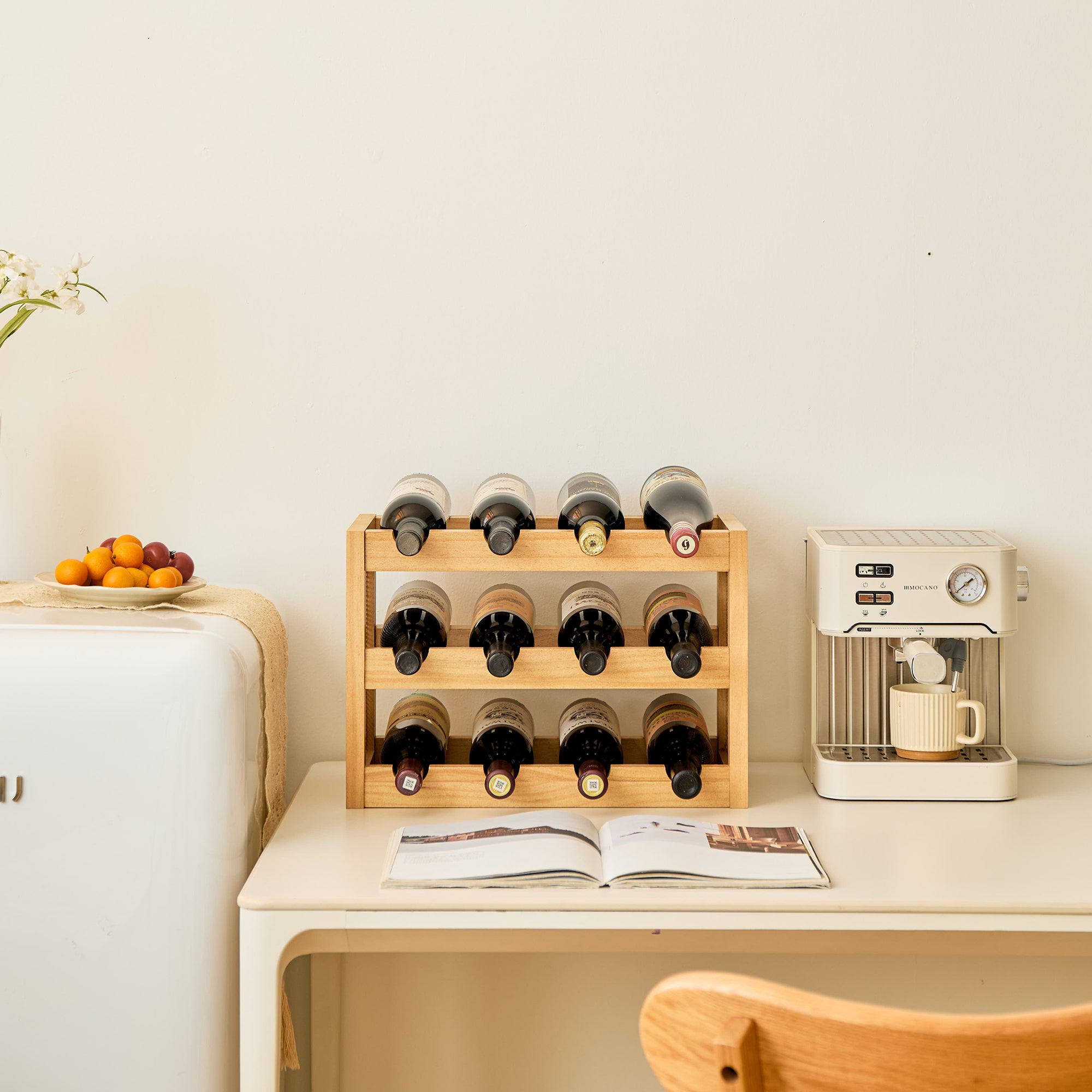 VISBY – Drewniany i rattanowy stojak na butelki