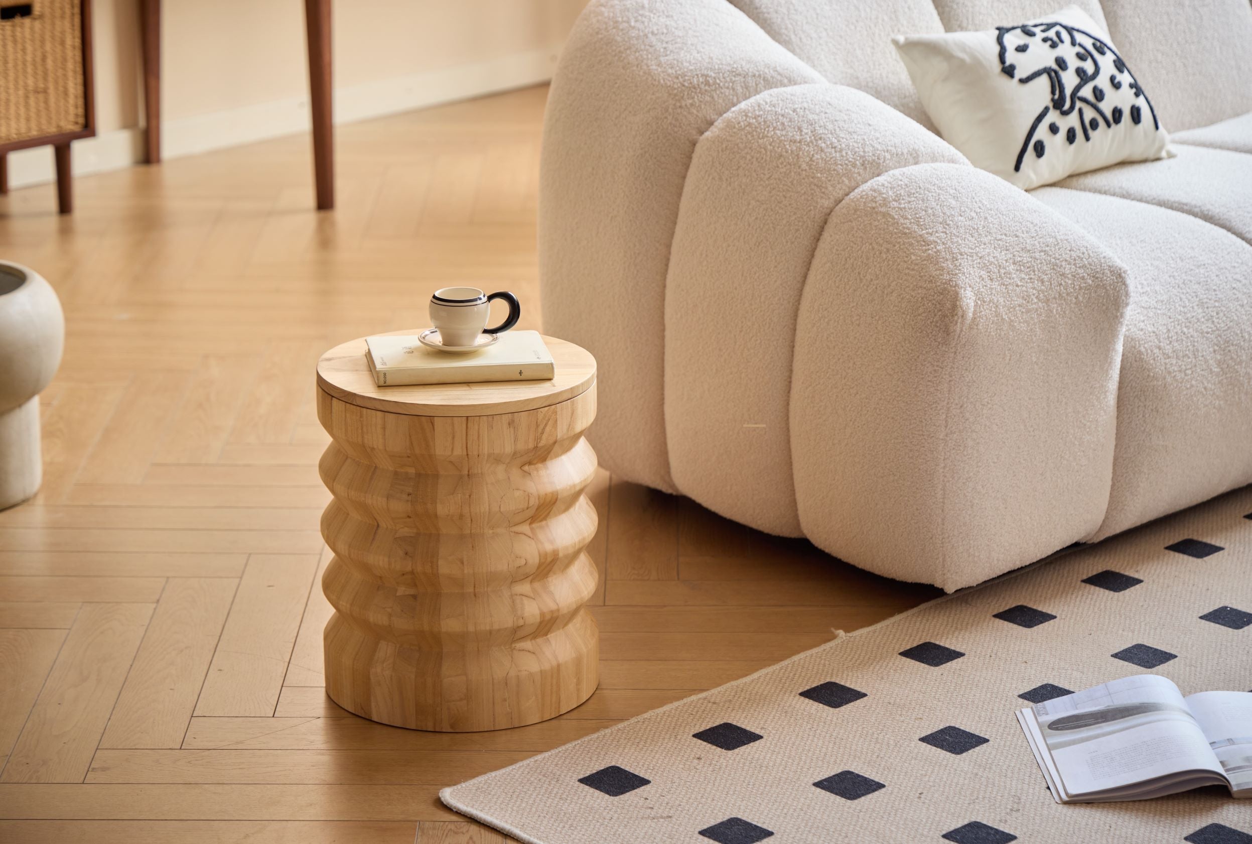 SANTIAGO – Pufa z litego drewna funkcją przechowywania