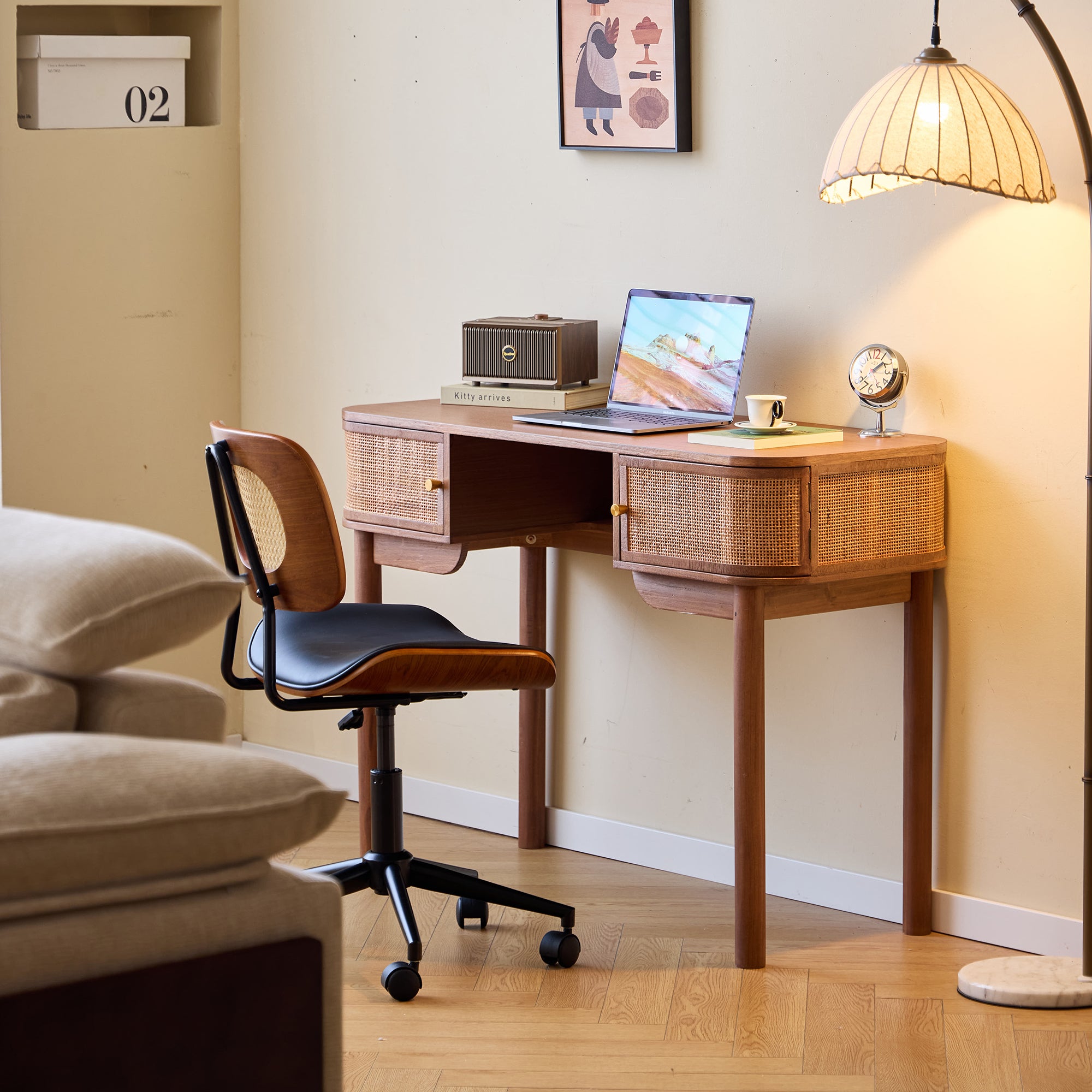 TOYAMA – Biurko z 2 drzwiami, wykończone drewnem orzechowym i plecionką