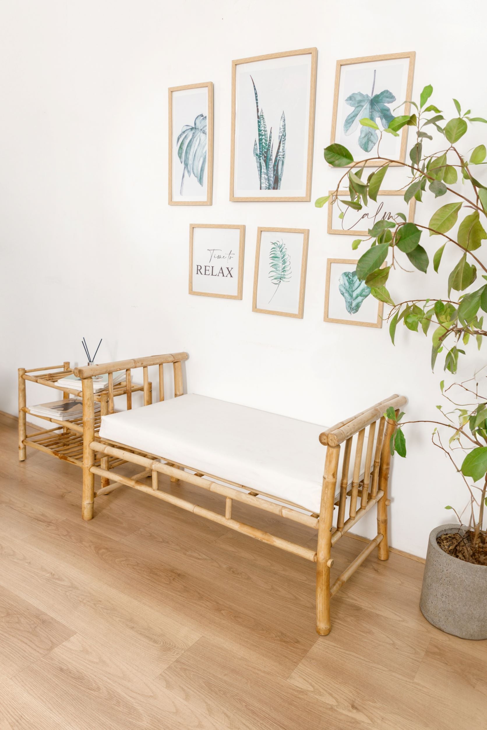 DILI – Ławka z litego bambusa i beżowej tkaniny