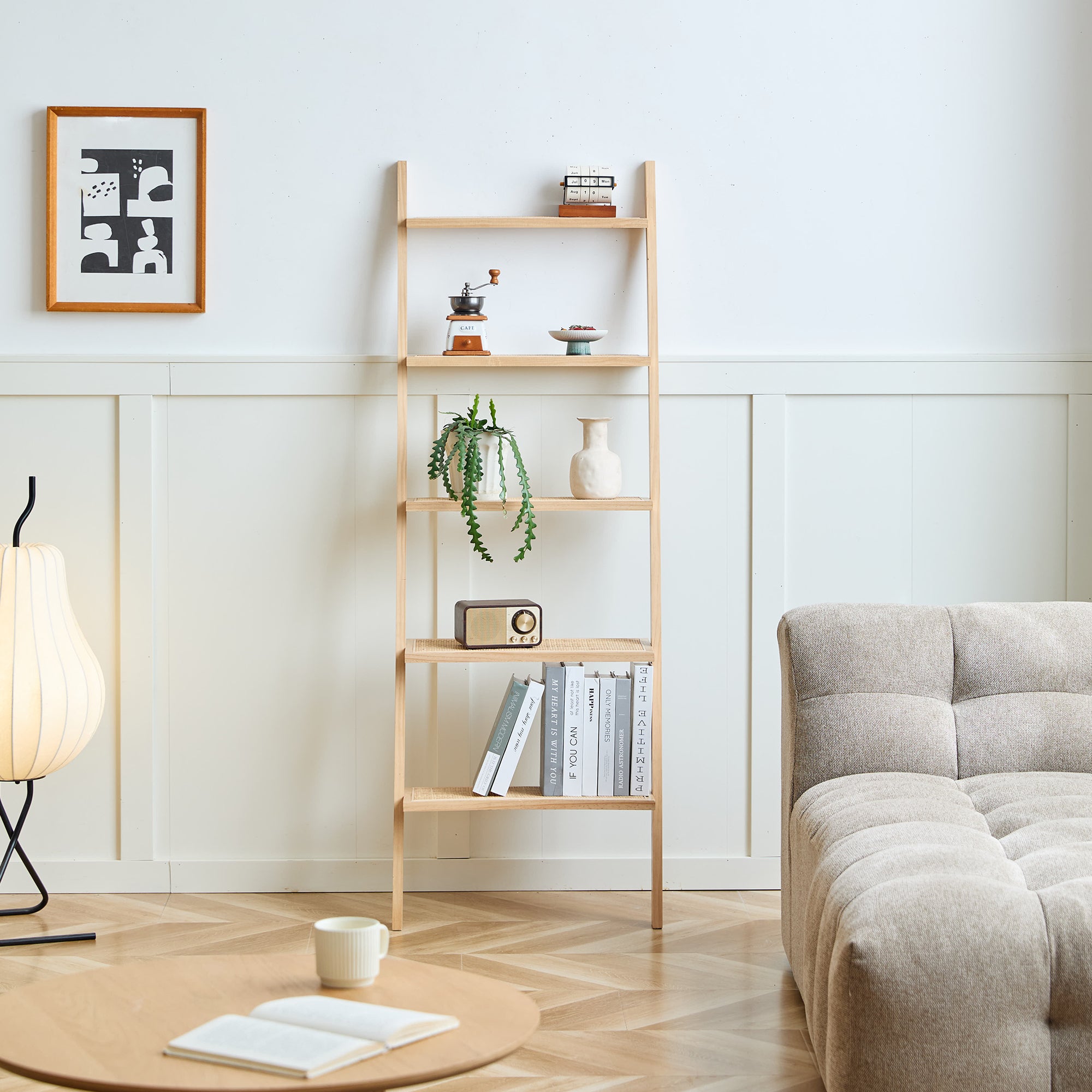 SMOGEN – Półka ścienna w kształcie drabinki, 5 poziomów, z litego drewna i rattanu