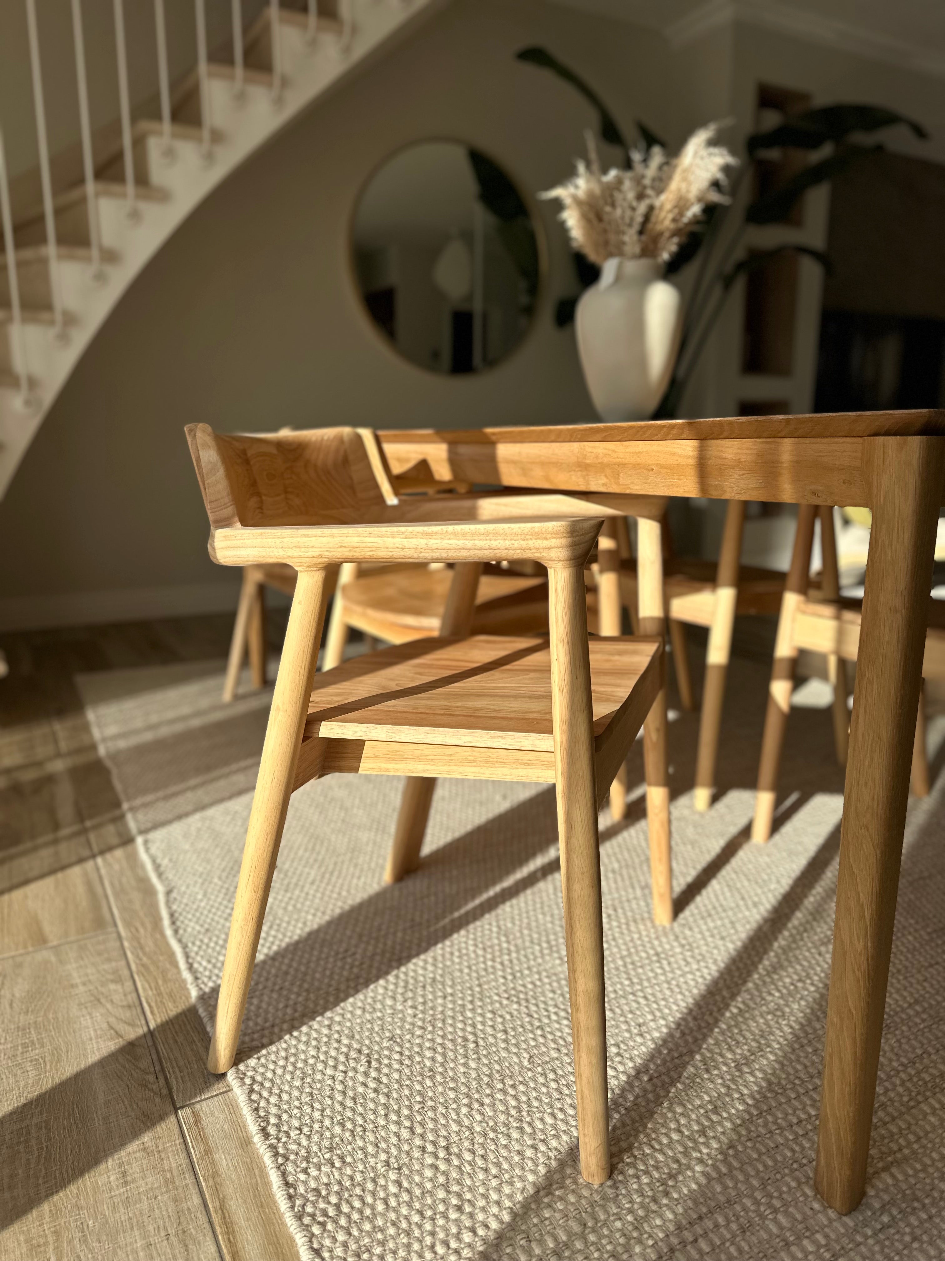 CORDOBA – Zestaw 2 krzeseł z litego drewna z podłokietnikami w kolorze naturalnym