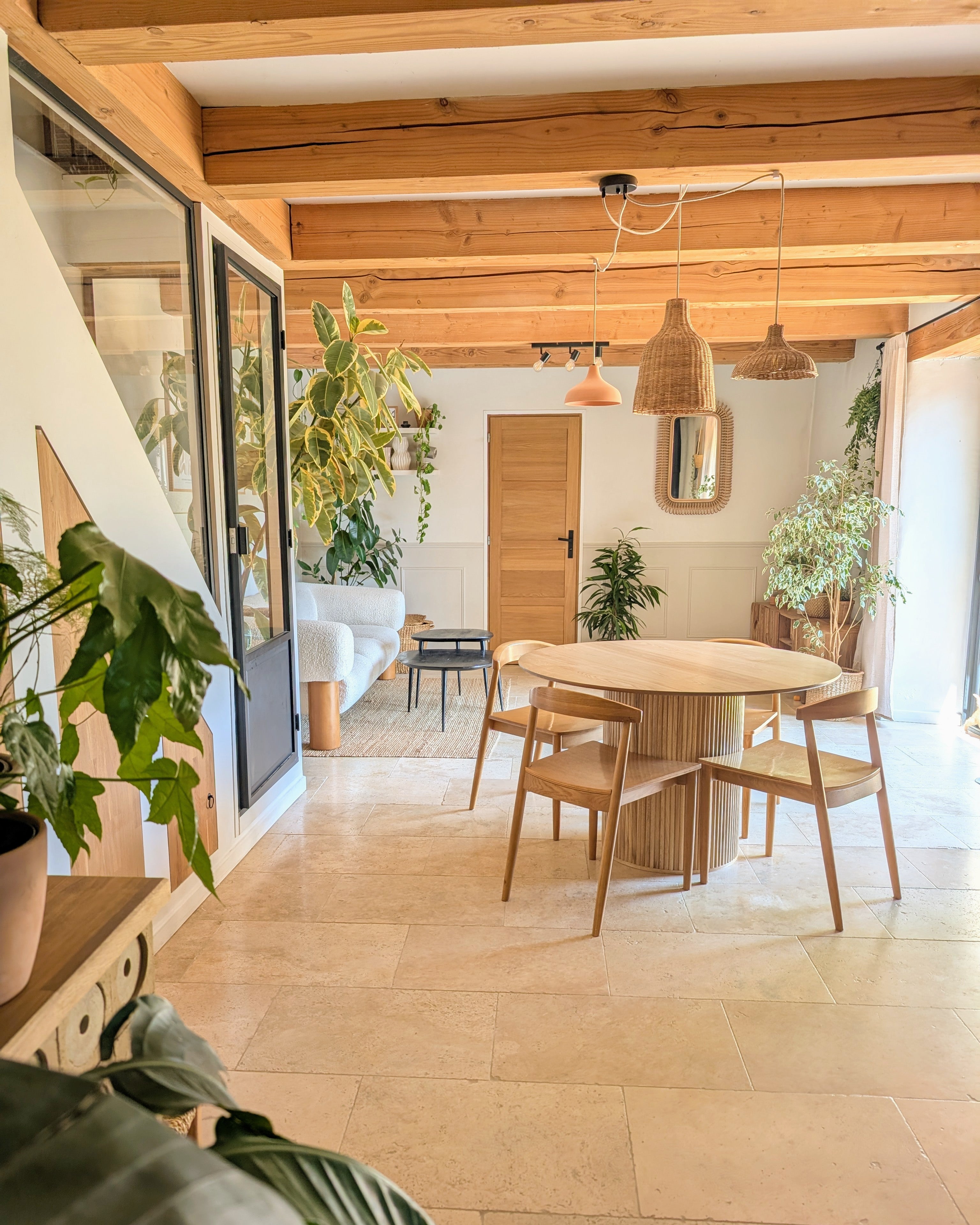 Stół do jadalni dla 6 osób z litego drewna sosnowego D120