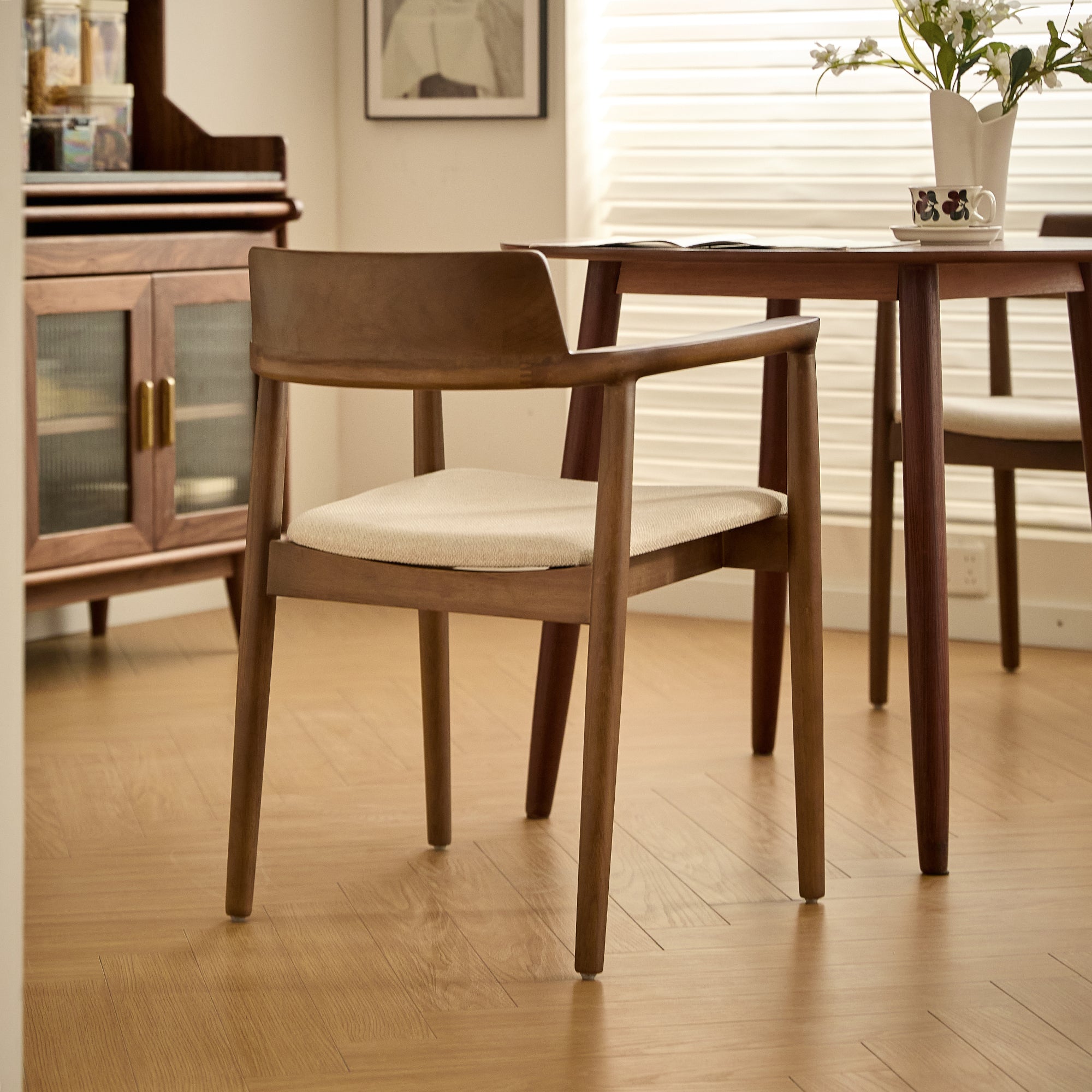 CORDOBA – Zestaw 2 krzeseł do jadalni z ciemnego drewna i beżowej tkaniny