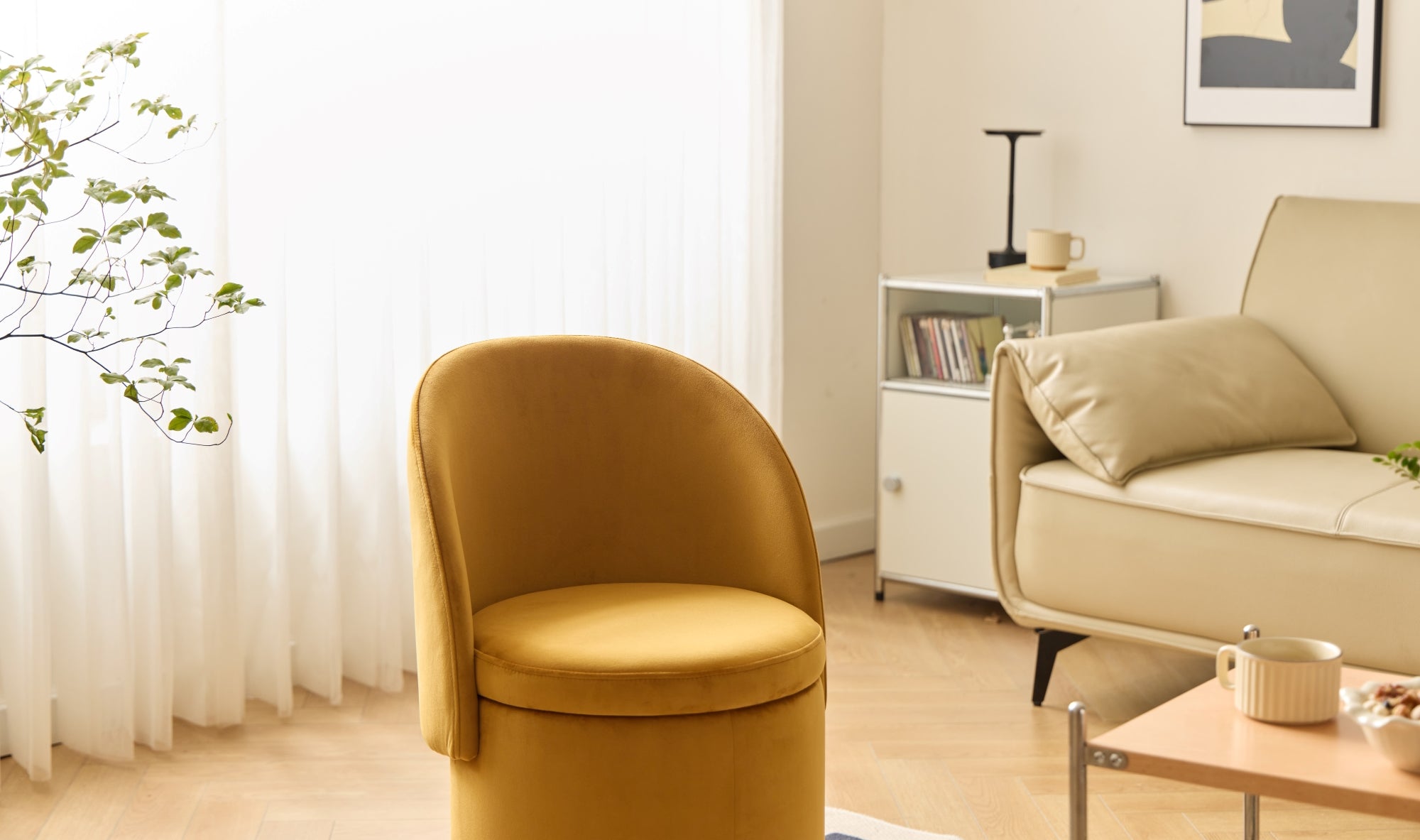 UMEA – Pufa z oparciem i schowkiem, z aksamitu w kolorze musztardowej żółci