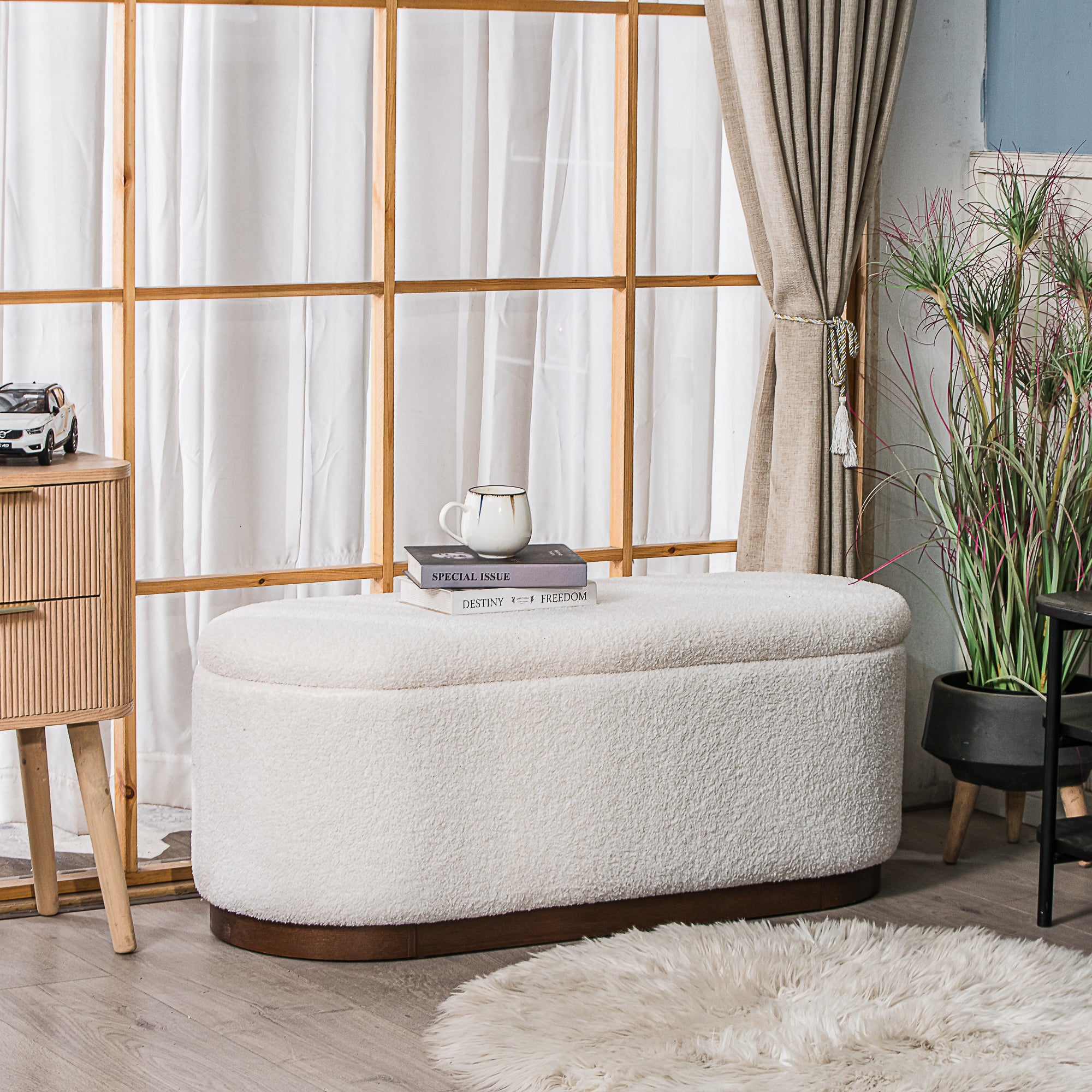 LIMA – Ławka z pojemnikiem do przechowywania, wykonana z drewna, z białymi pętelkami