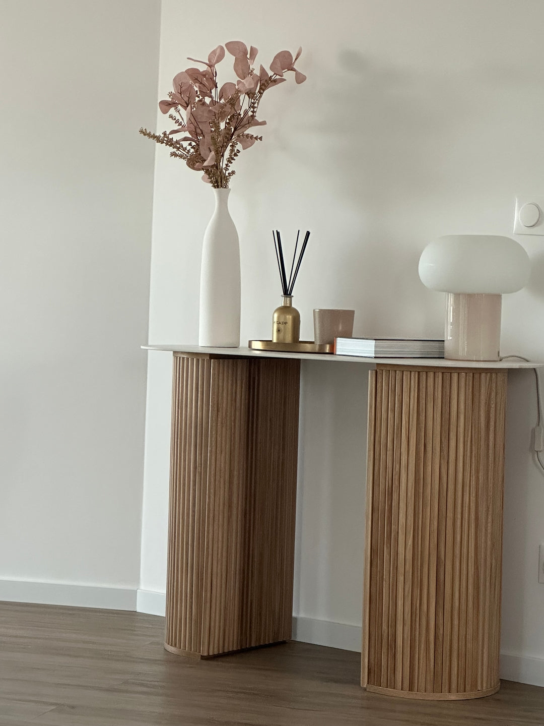 PIREUS – drewniana konsola z blatem imitującym marmur