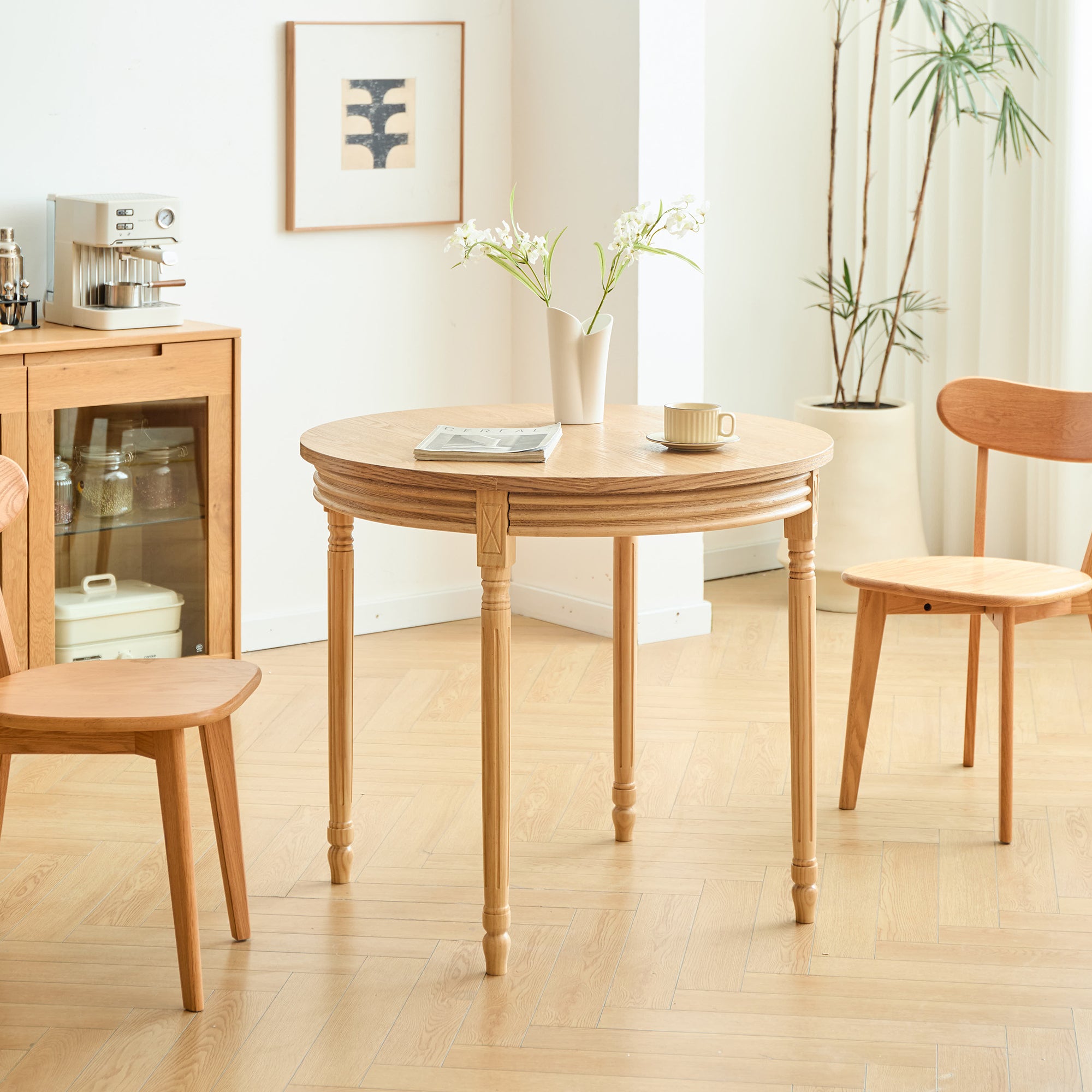 KAJANI – Okrągły stół do jadalni dla 4 osób, wykonany z drewna sosnowego