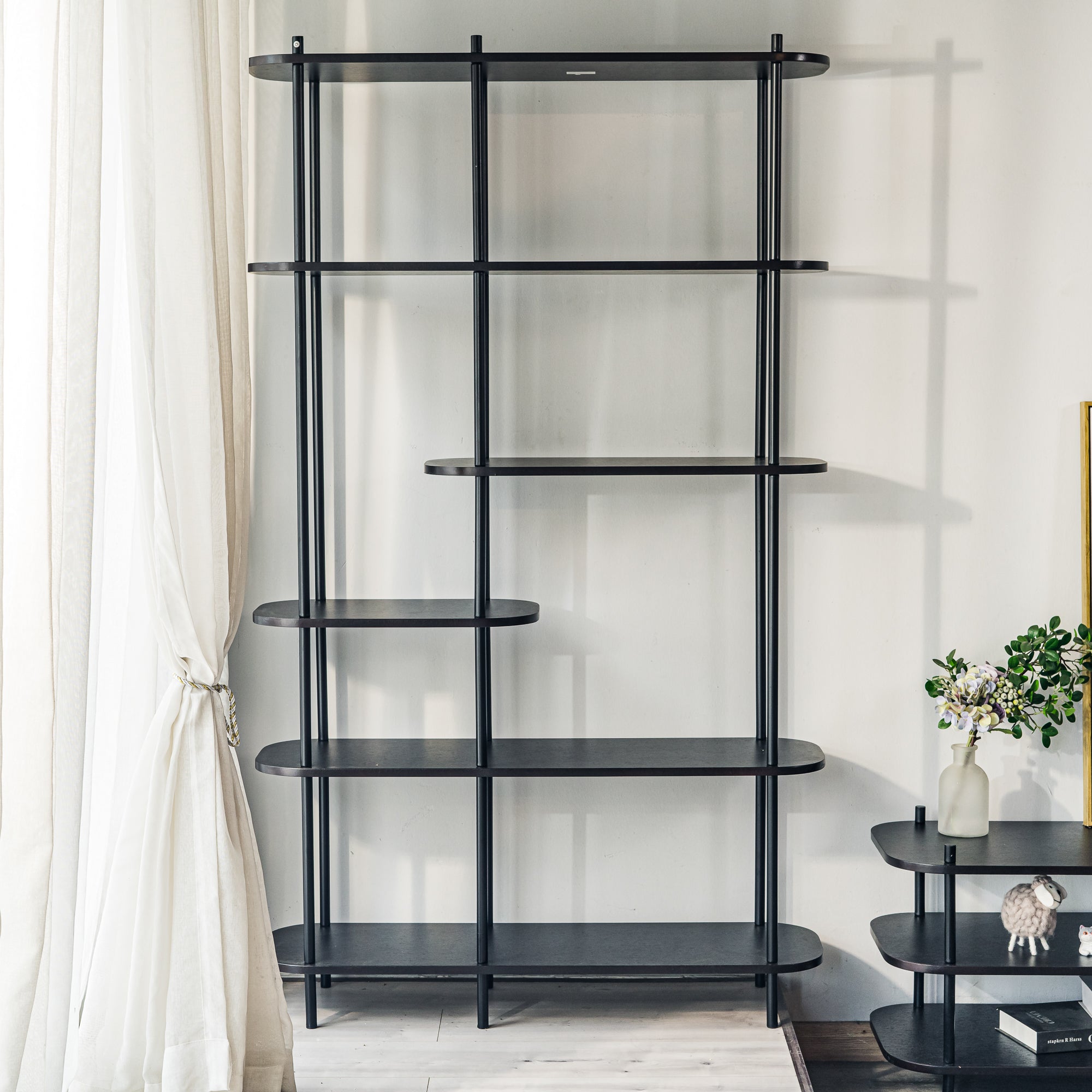 Etagère style moderne en métal et bois noir
