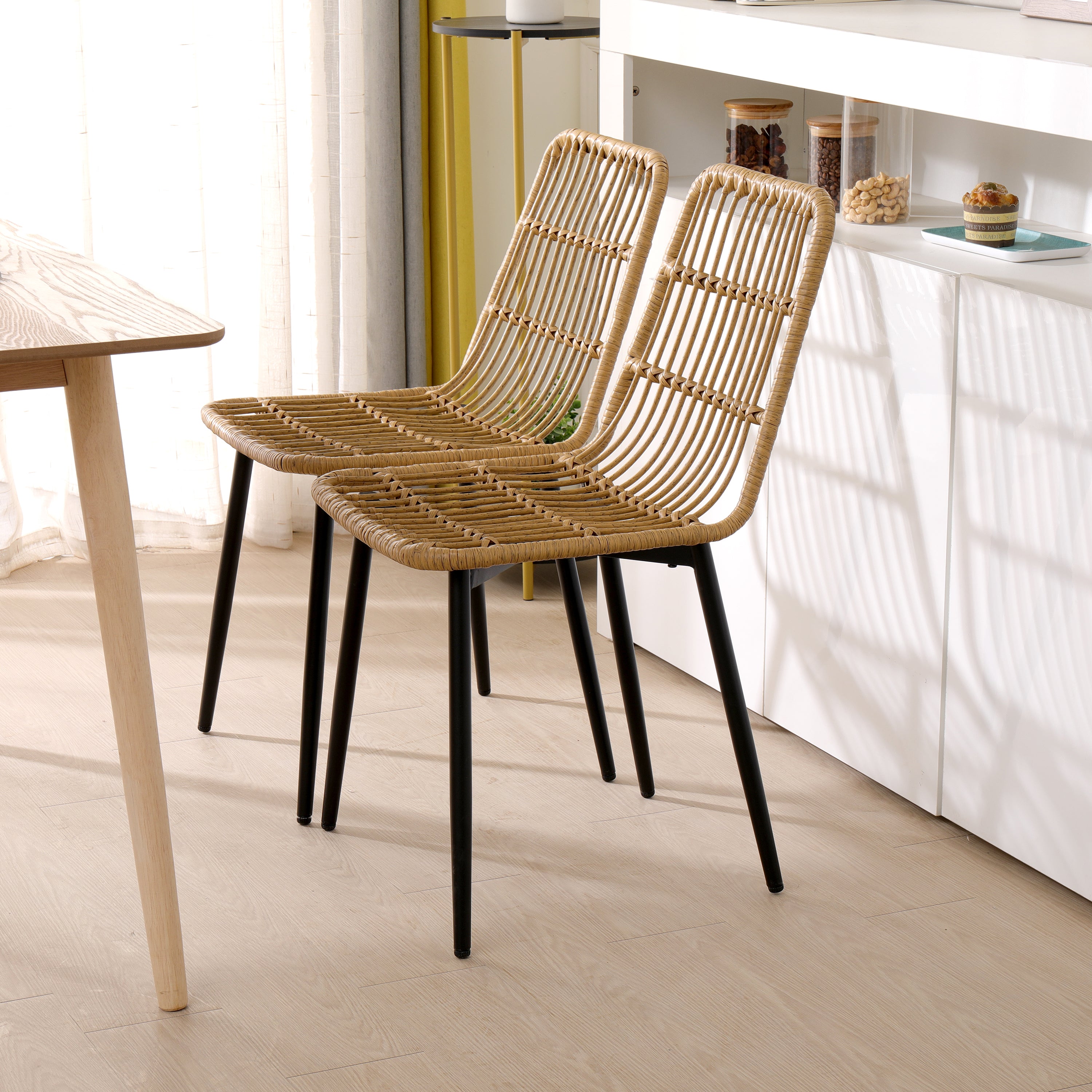 BANGKOK – Zestaw 4 krzeseł z metalu i rattanu