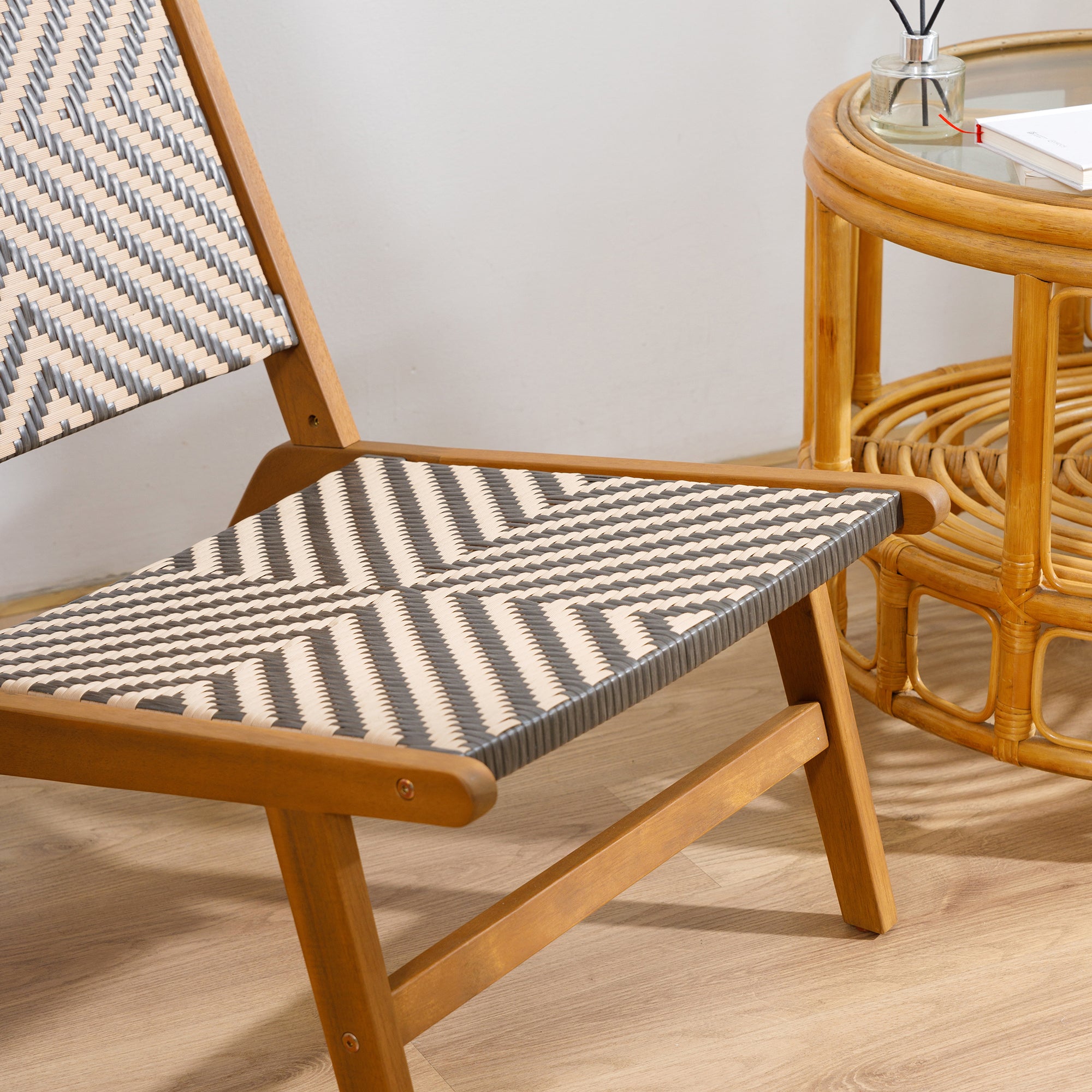 AGUILARES – Fotel do wnętrz i na zewnątrz z litego drewna akacjowego i włókien