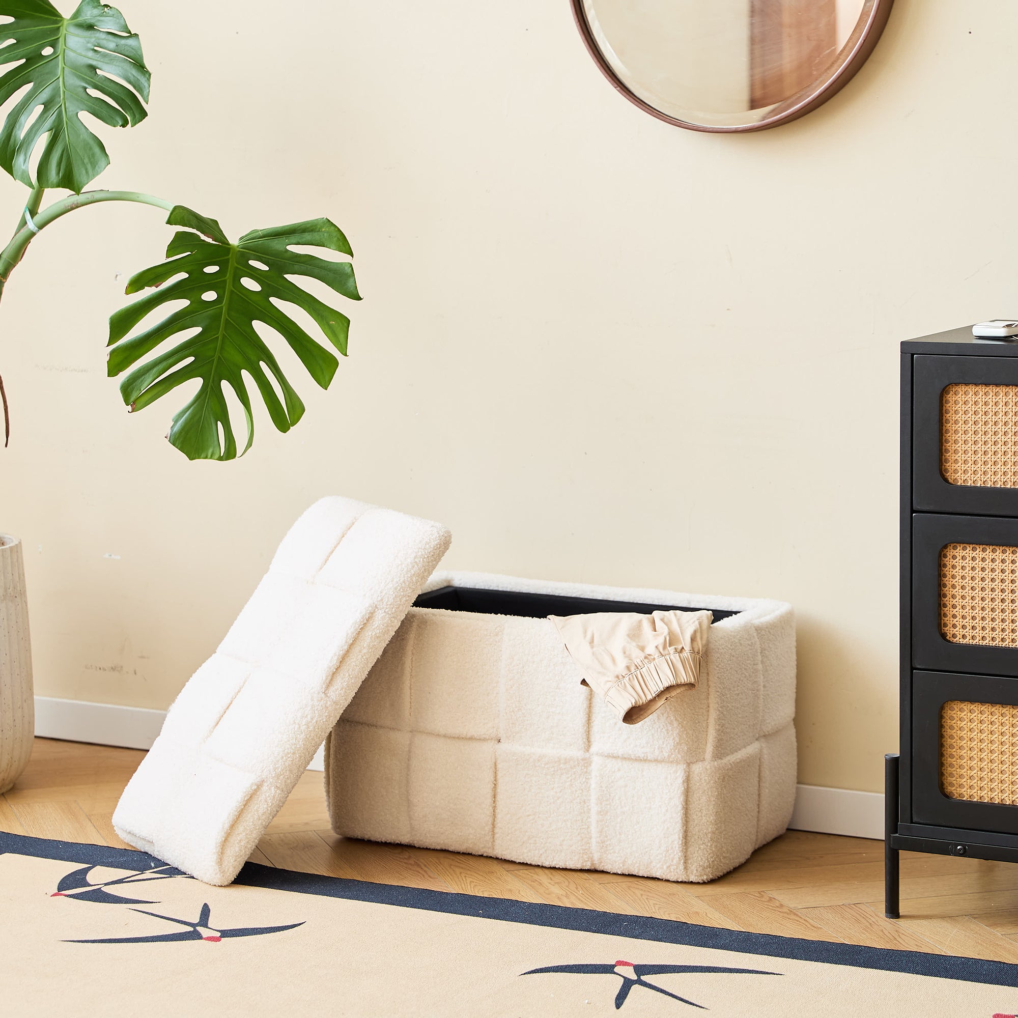 VANERN - Ławka funkcją przechowywania w białych pętelkach