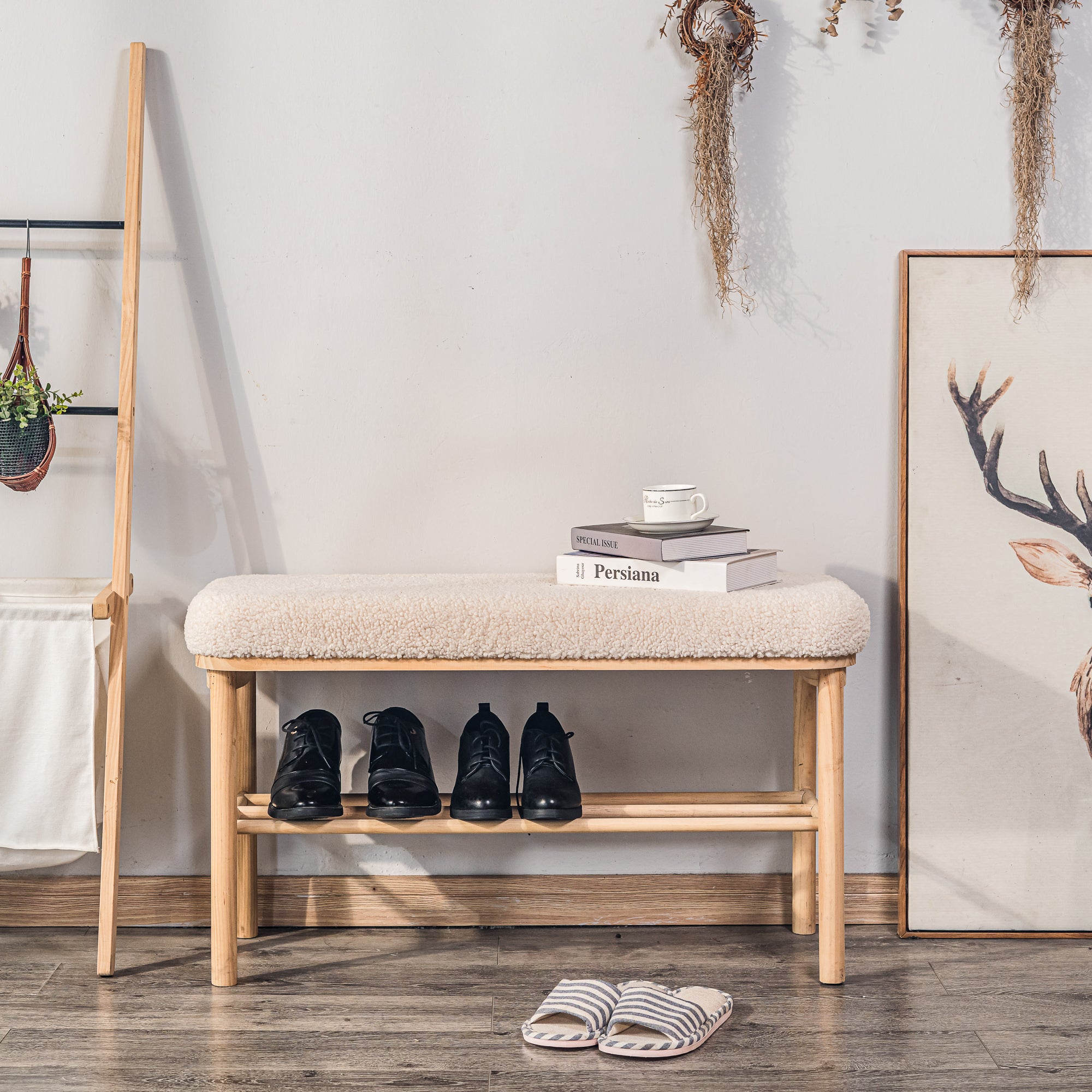 Ławka z schowkiem z litego drewna sosnowego i białymi pętelkami