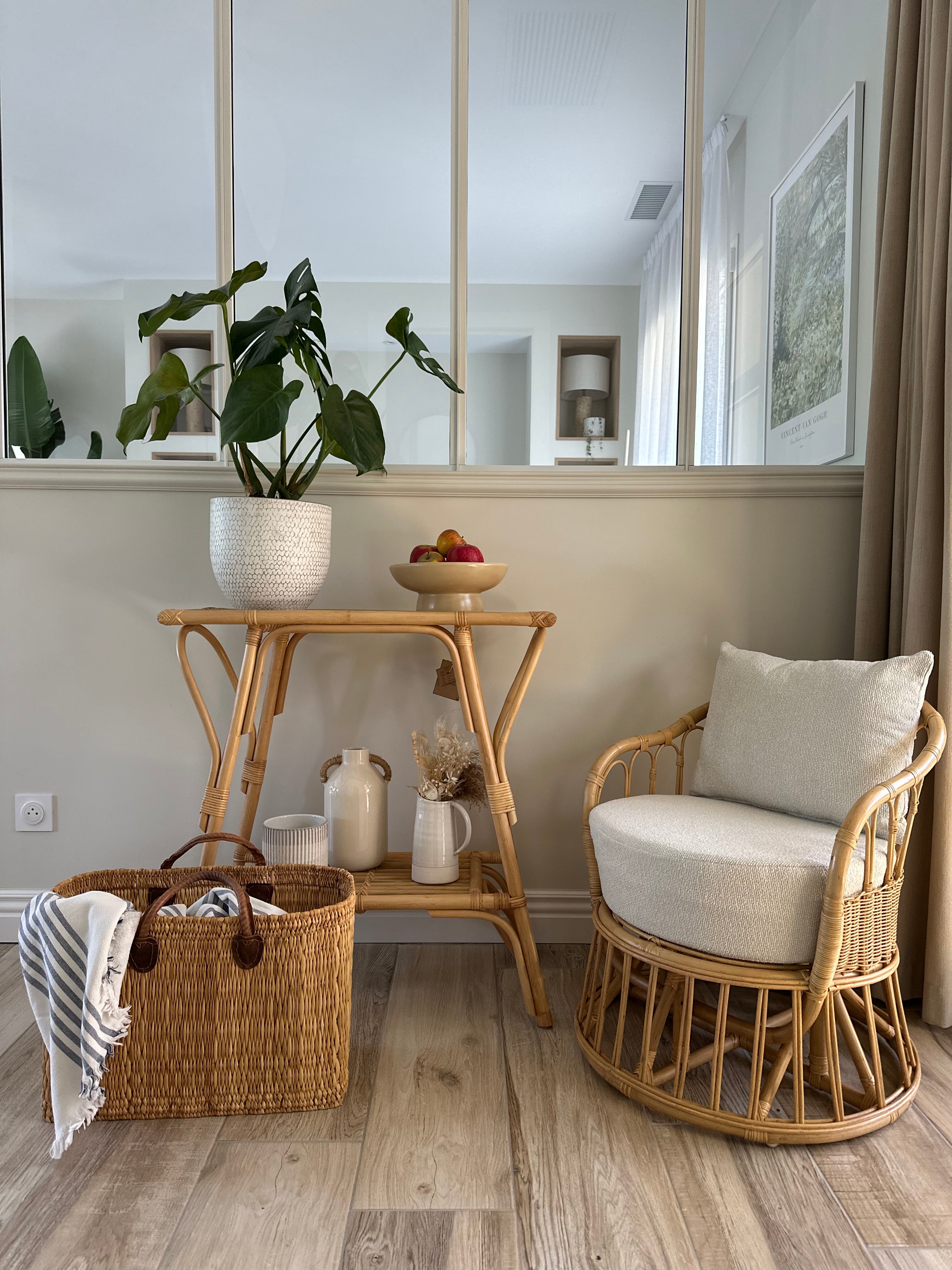 PALOPO – Fotel z naturalnego rattanu i beżowej tkaniny