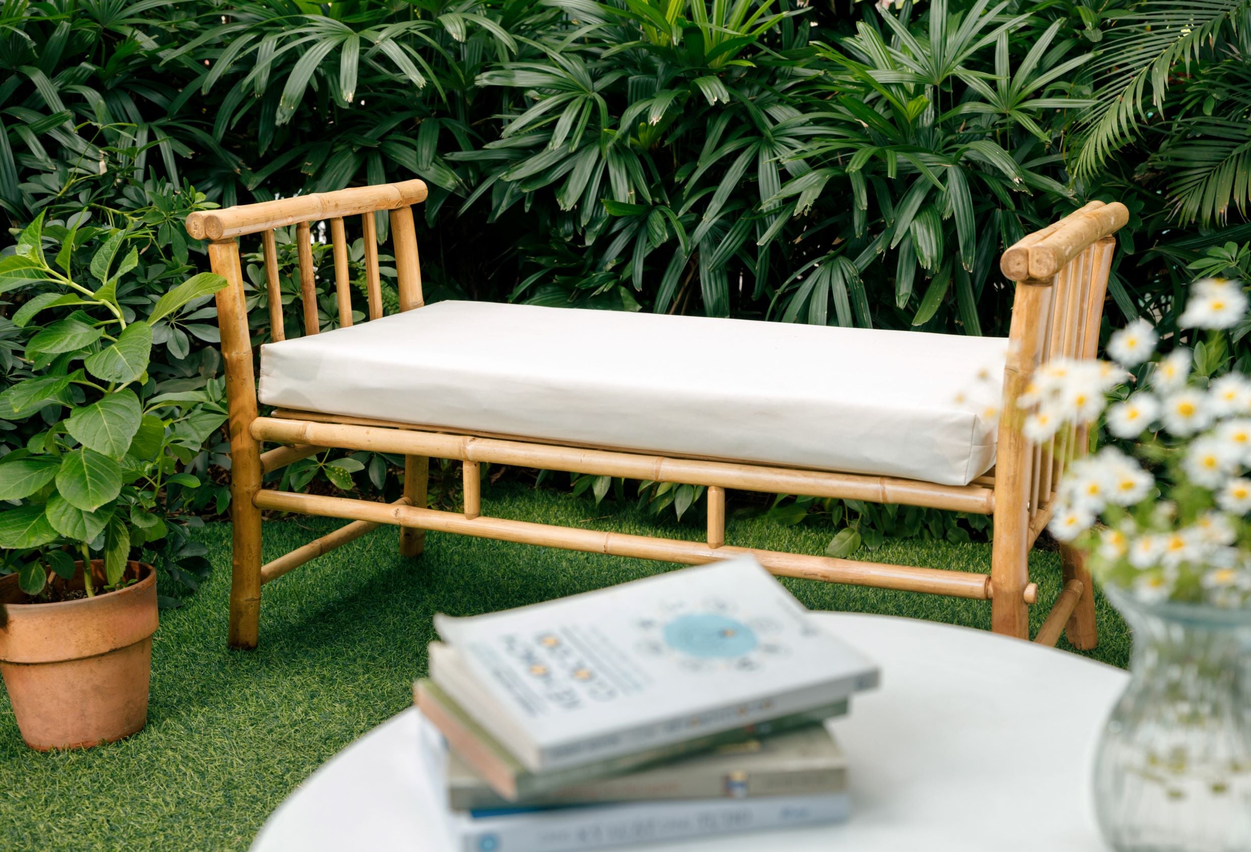 DILI – Ławka z litego bambusa i beżowej tkaniny