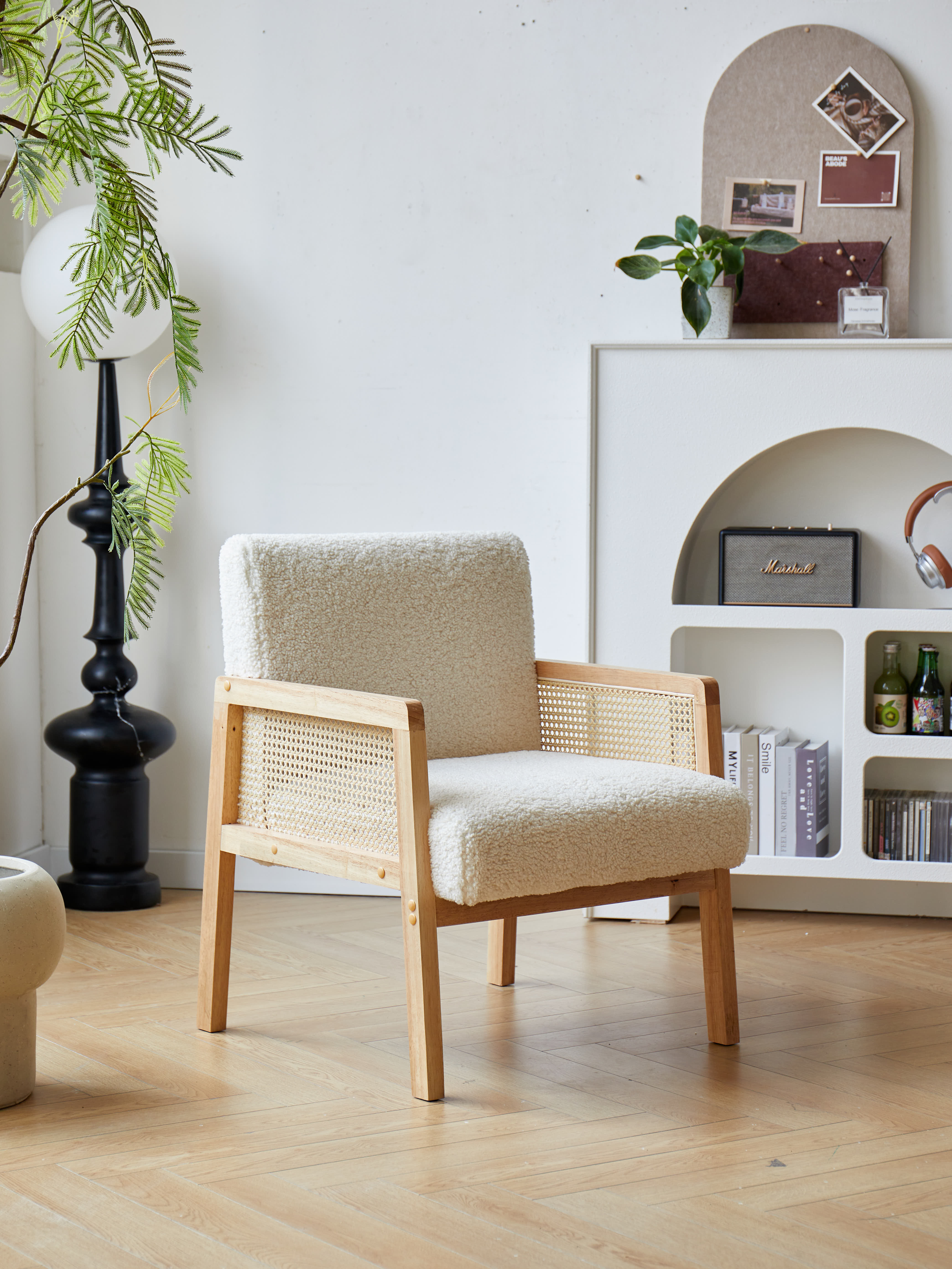 BORGO – Fotel salonowy z litego drewna i białej plecionki