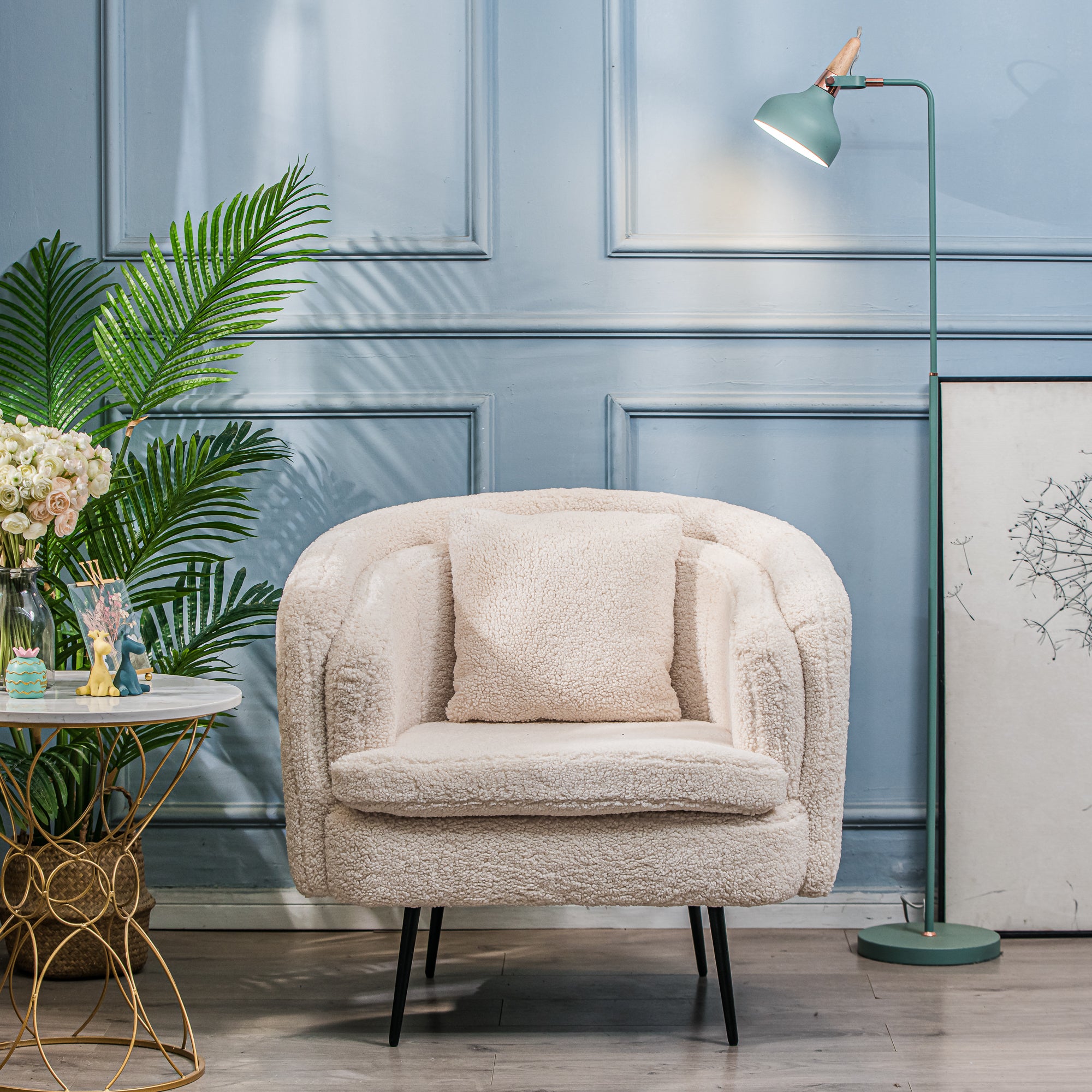 Fotel salonowy z metalu i białymi pętelkami