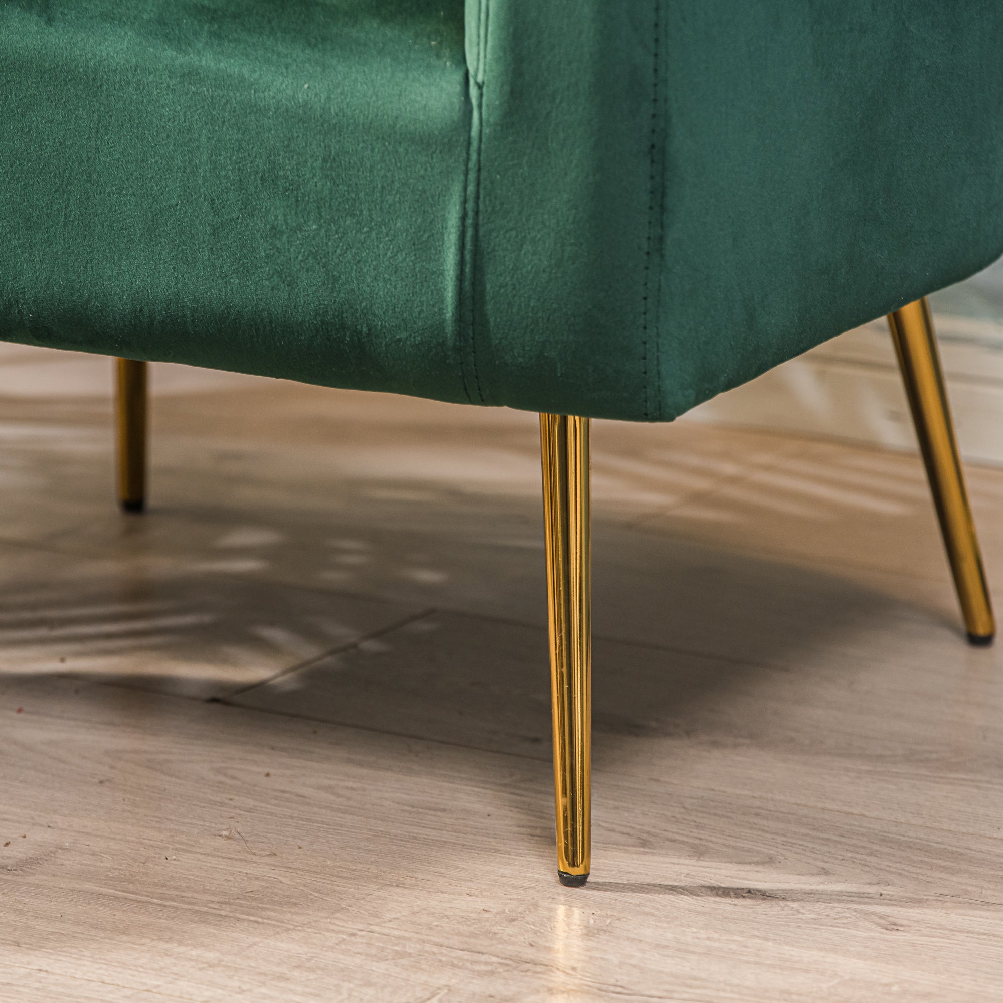 KIRUNA – Fotel salonowy z metalu i zielonego aksamitu