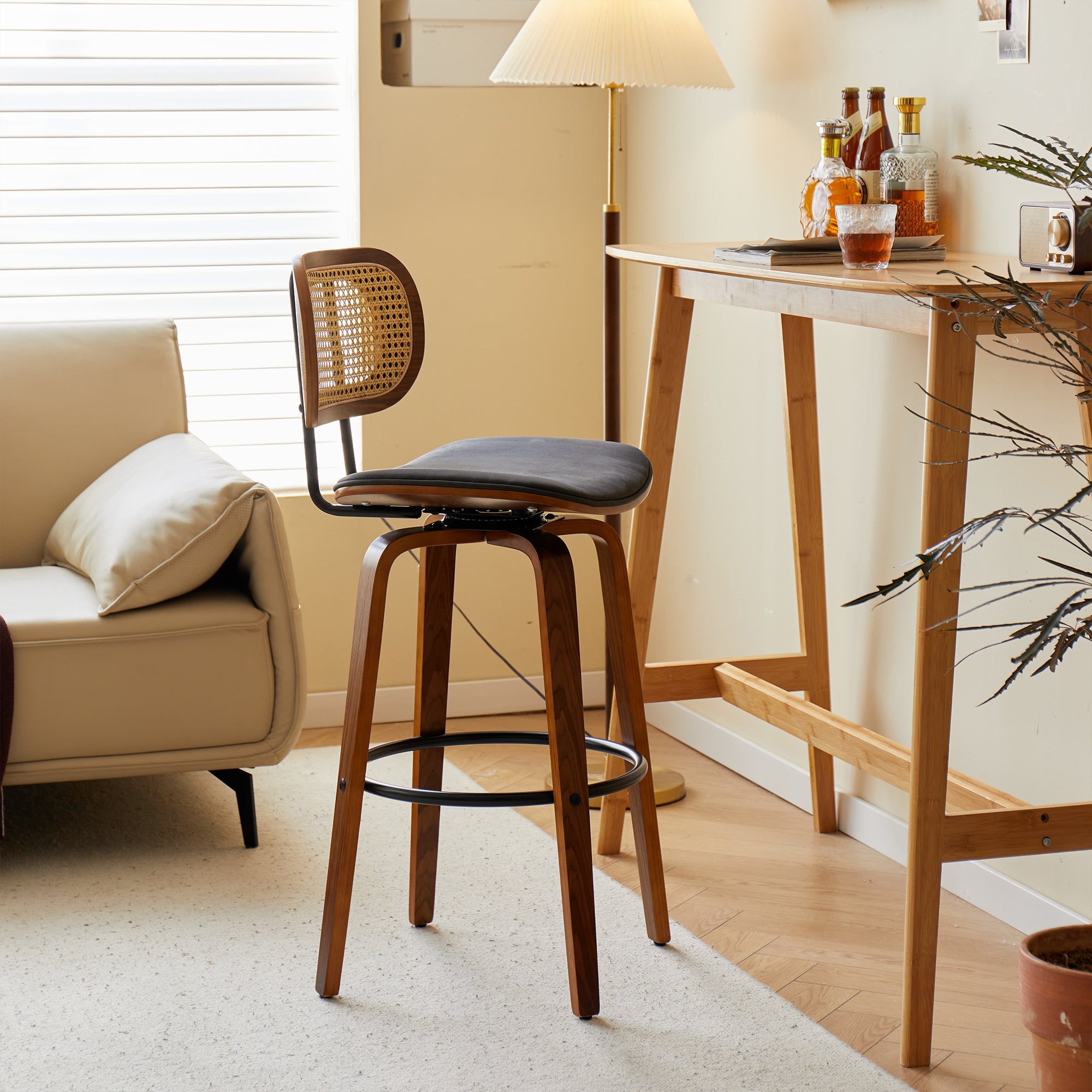 ALESUND – Zestaw 2 stołków barowych z litego drewna i czarnej plecionki