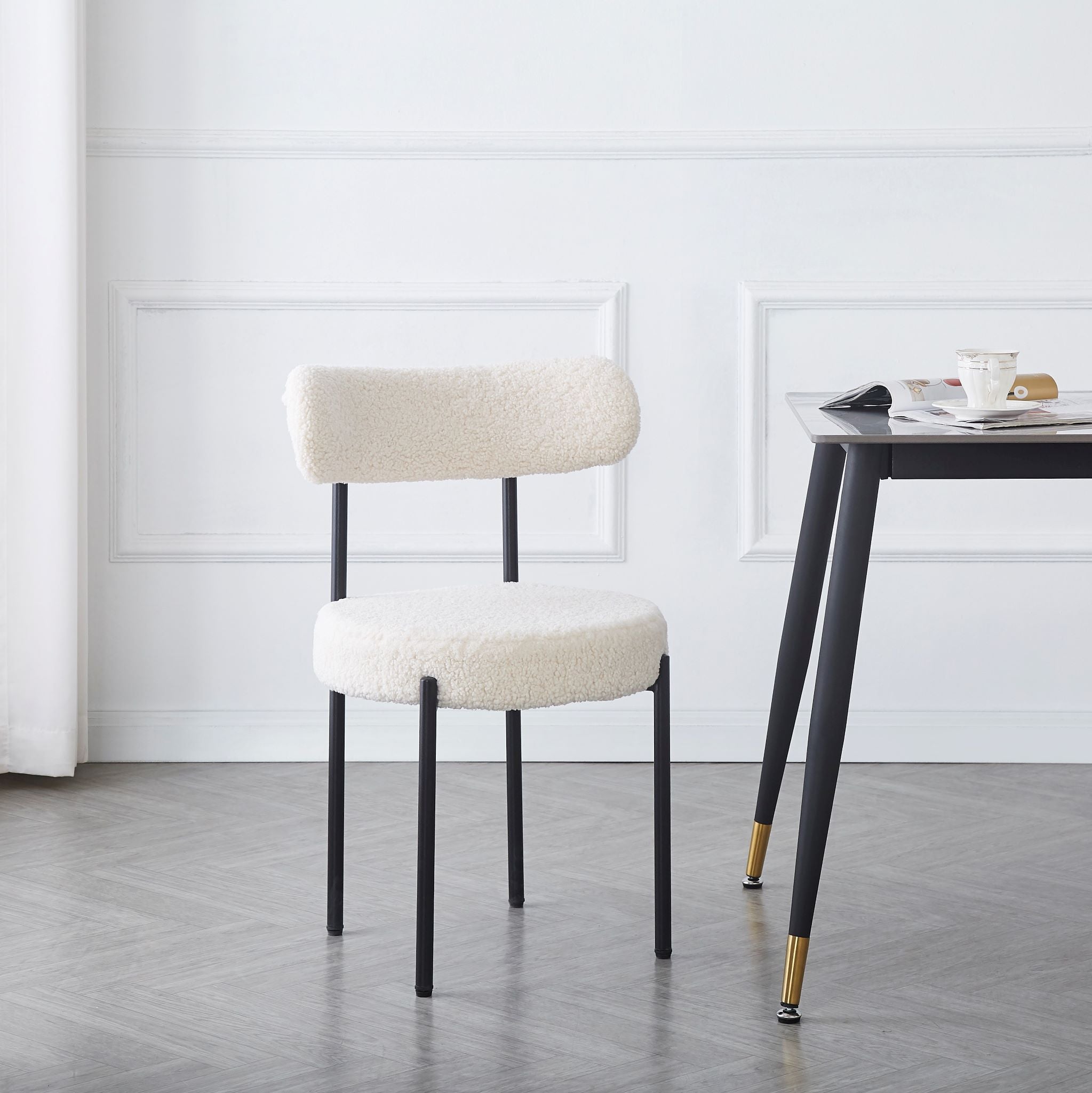 Zestaw 2 skandynawskich krzeseł z metalu i białymi pętelkami