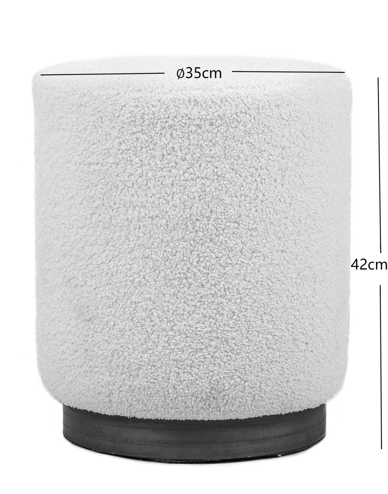 Puf z białymi pętelkami i drewnianą podstawą