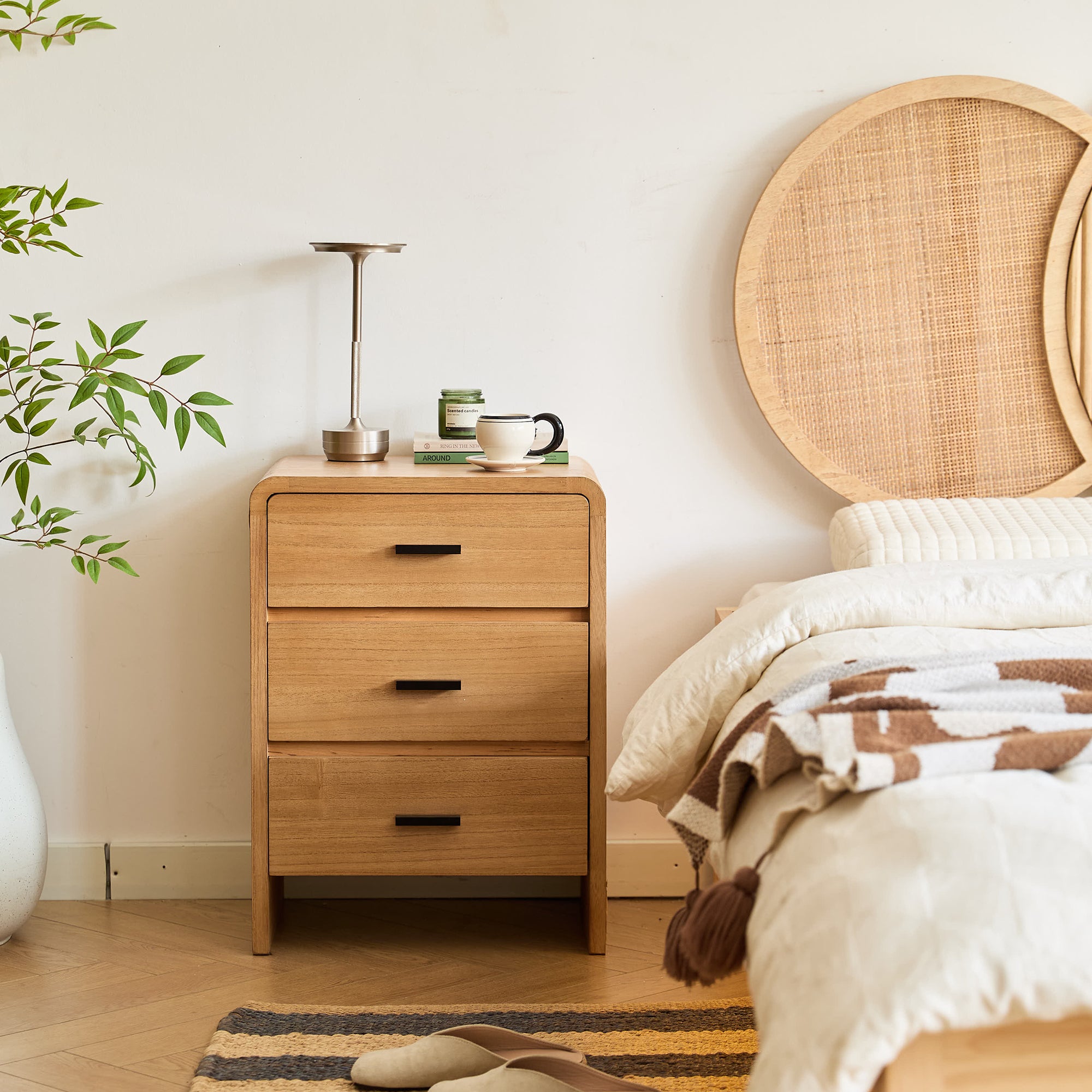 VAXTORP - Szafka nocna z 3 szufladami z naturalnego drewna