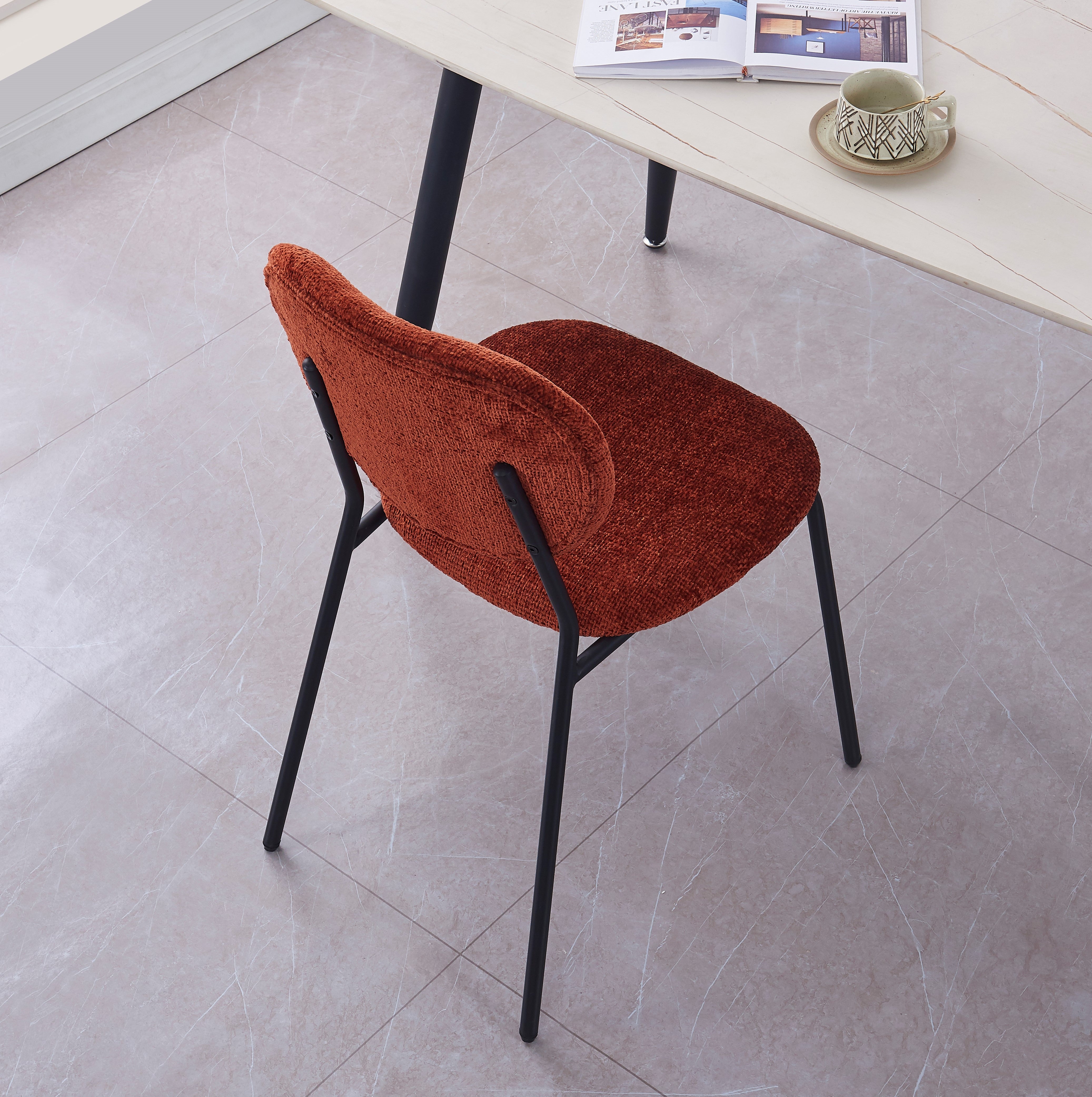 SUZUKA – Zestaw 2 skandynawskich krzeseł z metalu i tkaniny w kolorze terakoty