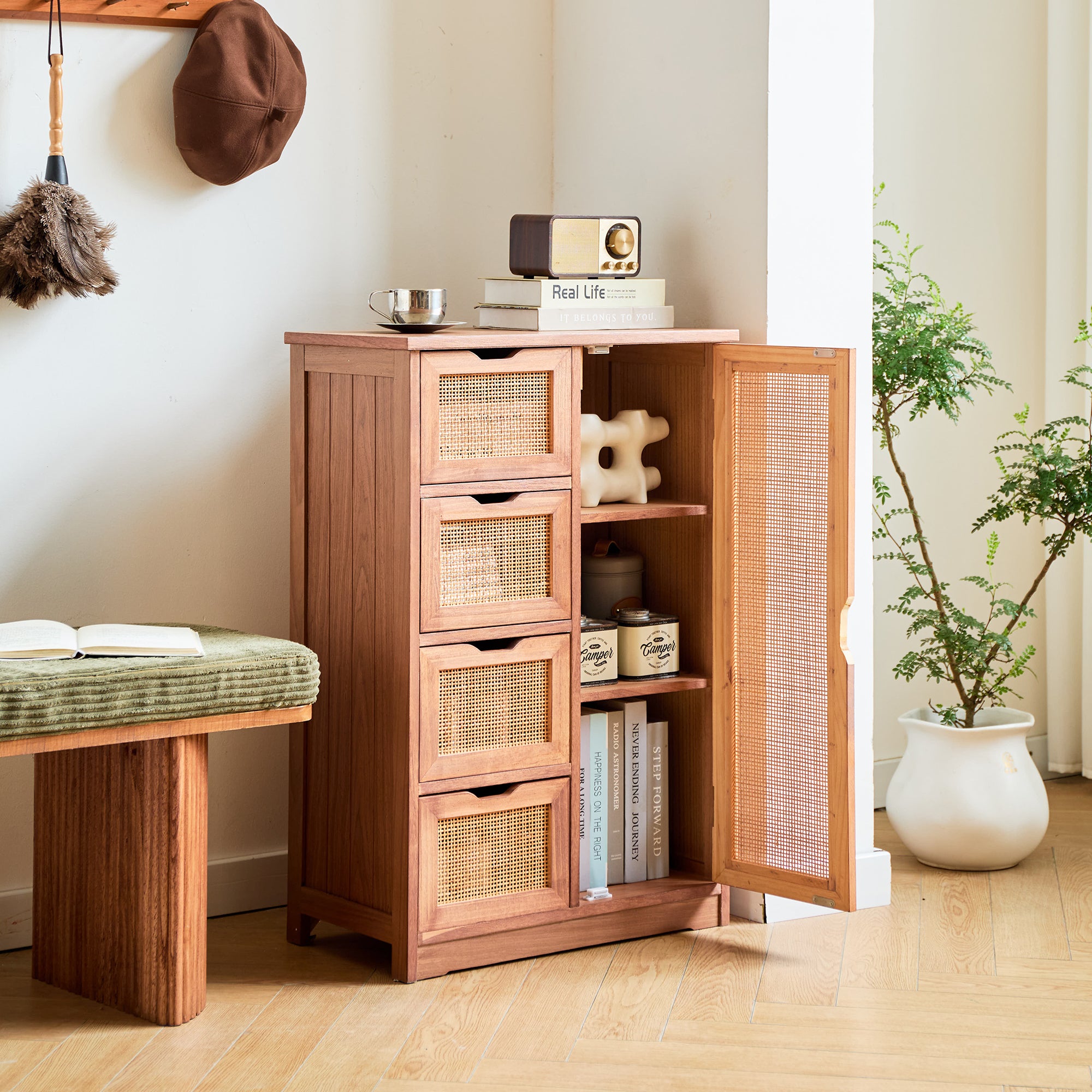 KIEL – Komoda z drewna orzechowego i rattanu