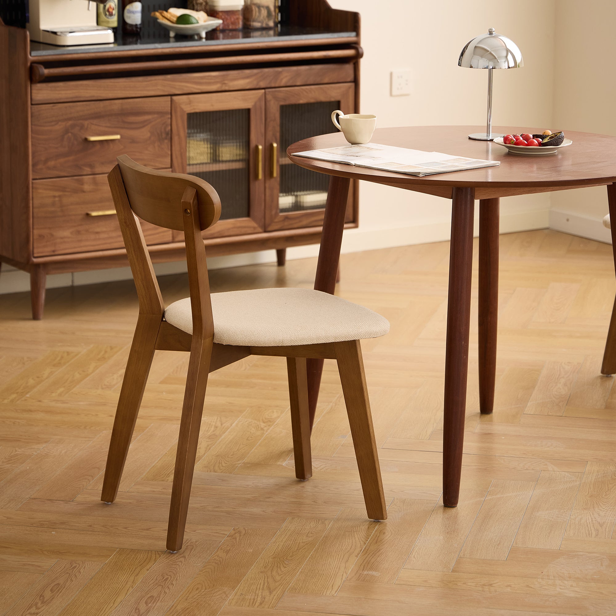 VITORIA – Zestaw 2 krzeseł do jadalni z ciemnego drewna i beżowej tkaniny