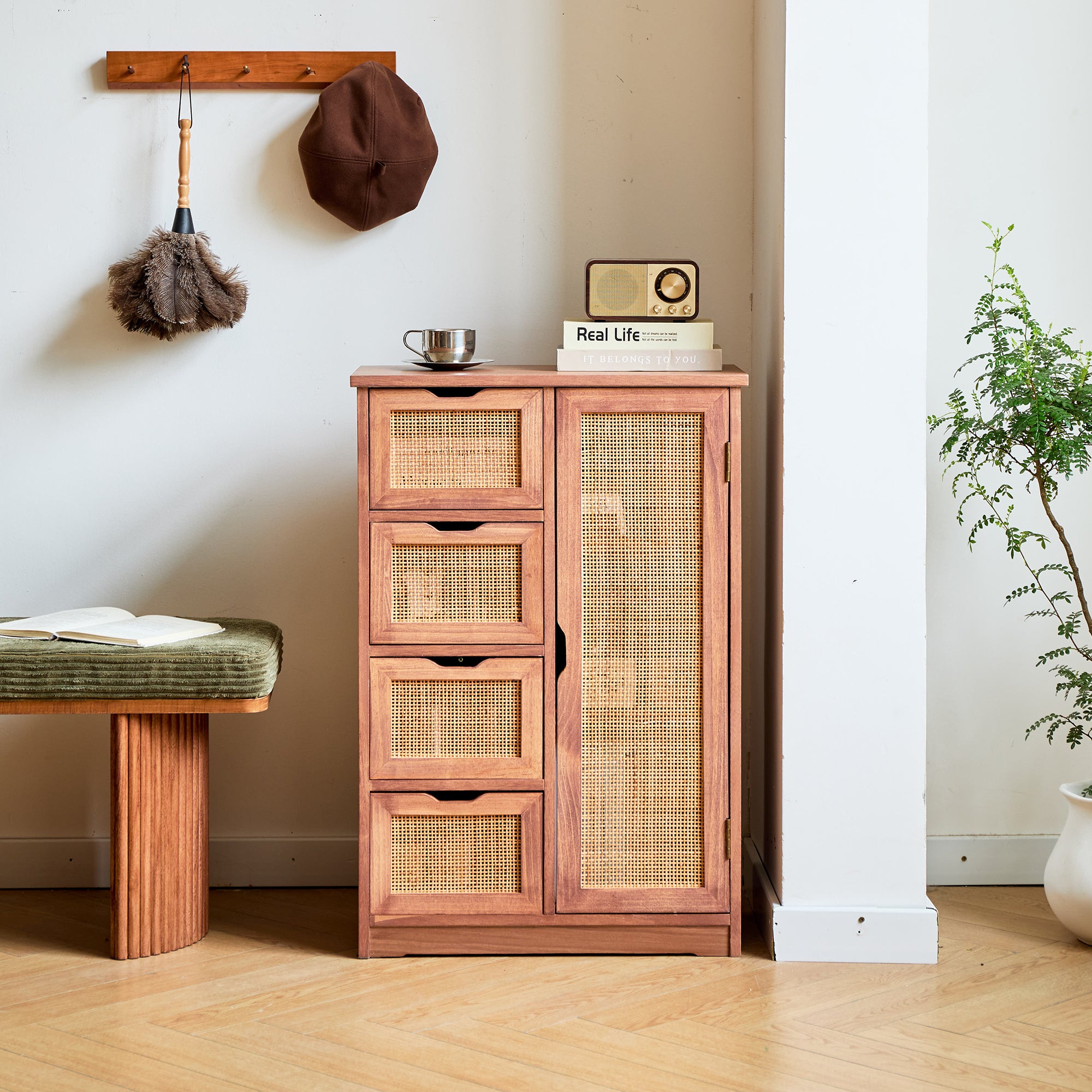 KIEL – Komoda z drewna orzechowego i rattanu