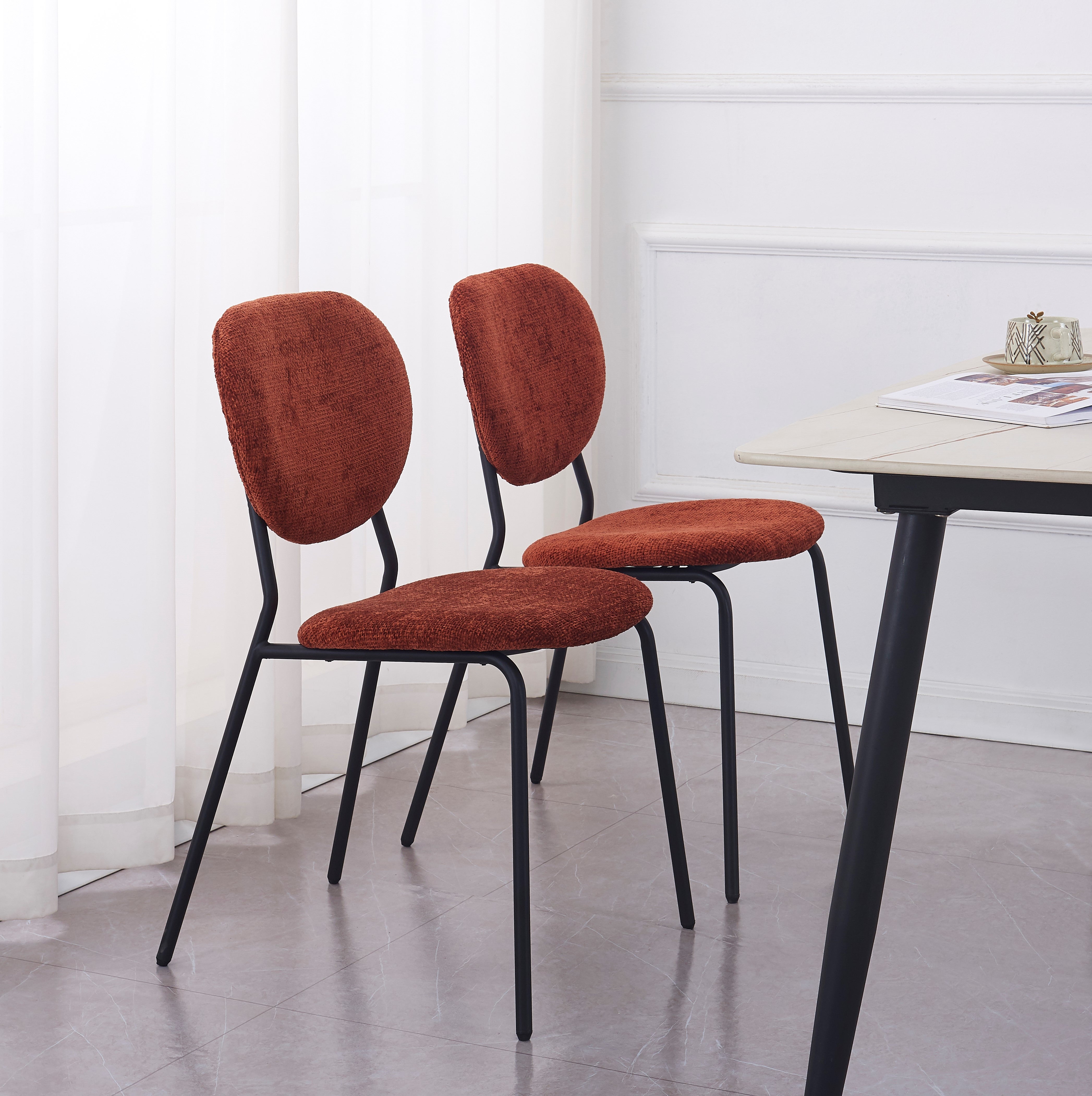 SUZUKA – Zestaw 2 skandynawskich krzeseł z metalu i tkaniny w kolorze terakoty