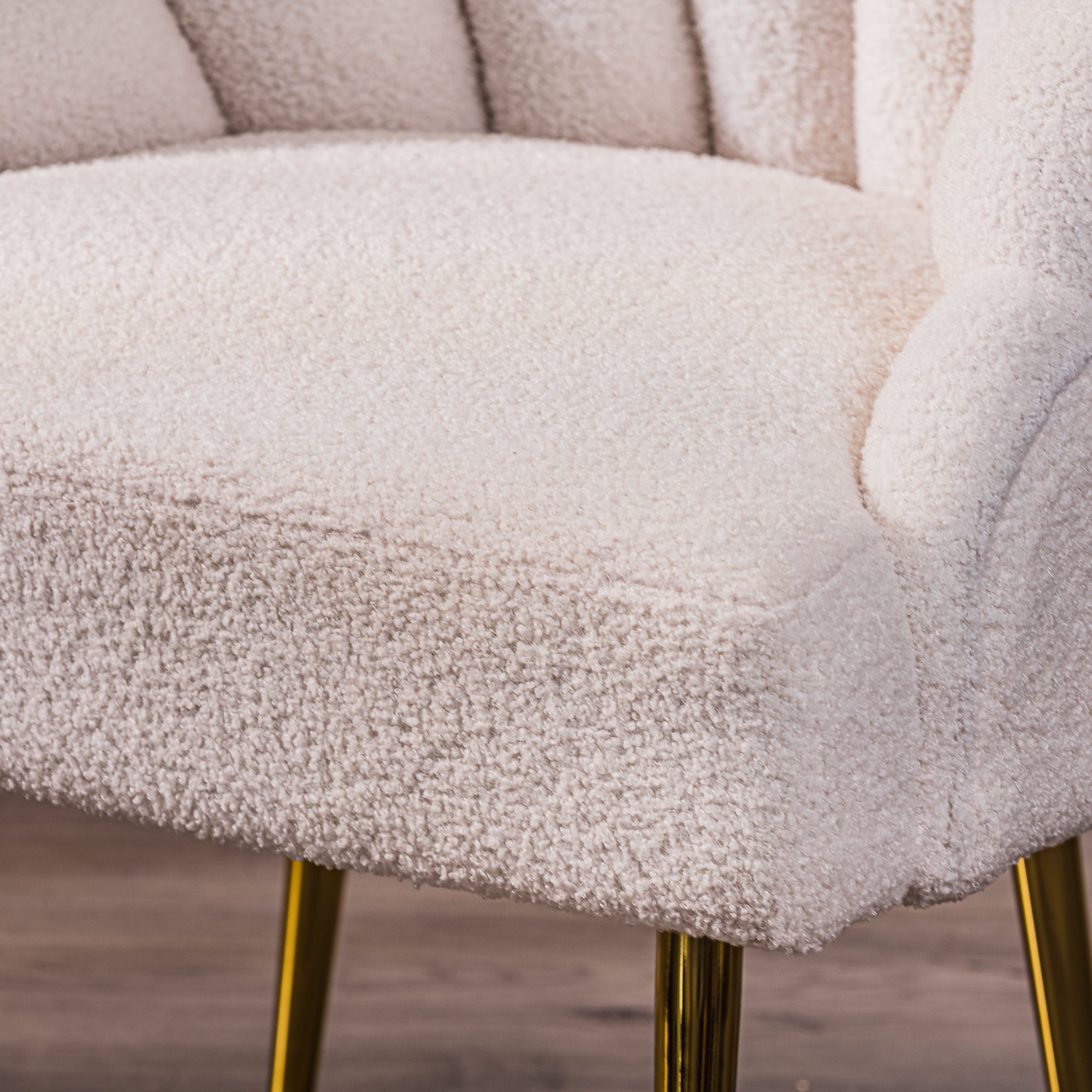 Fotel retro z metalu i białymi pętelkami