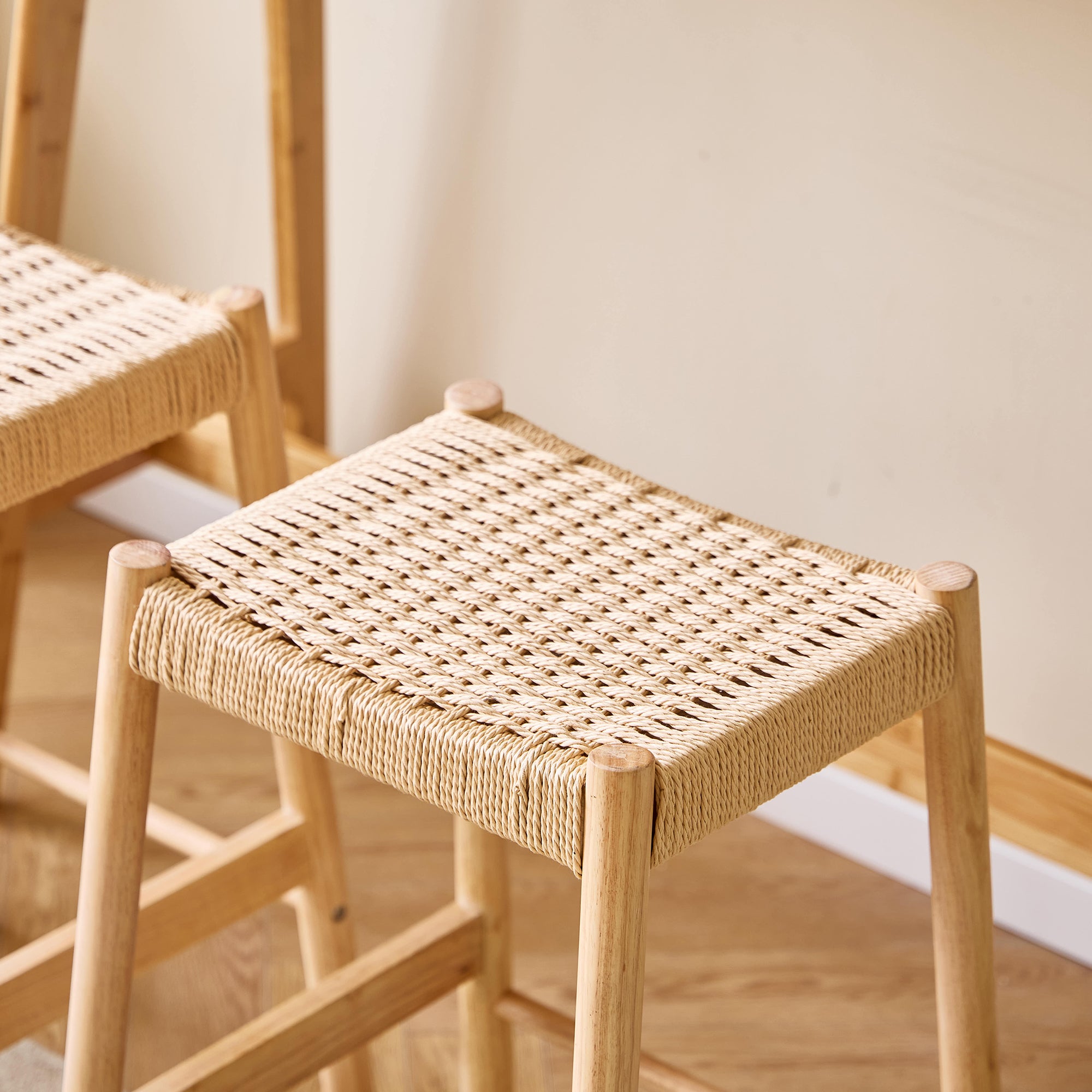 SALTA - Zestaw 2 stołków barowych z litego drewna i liny