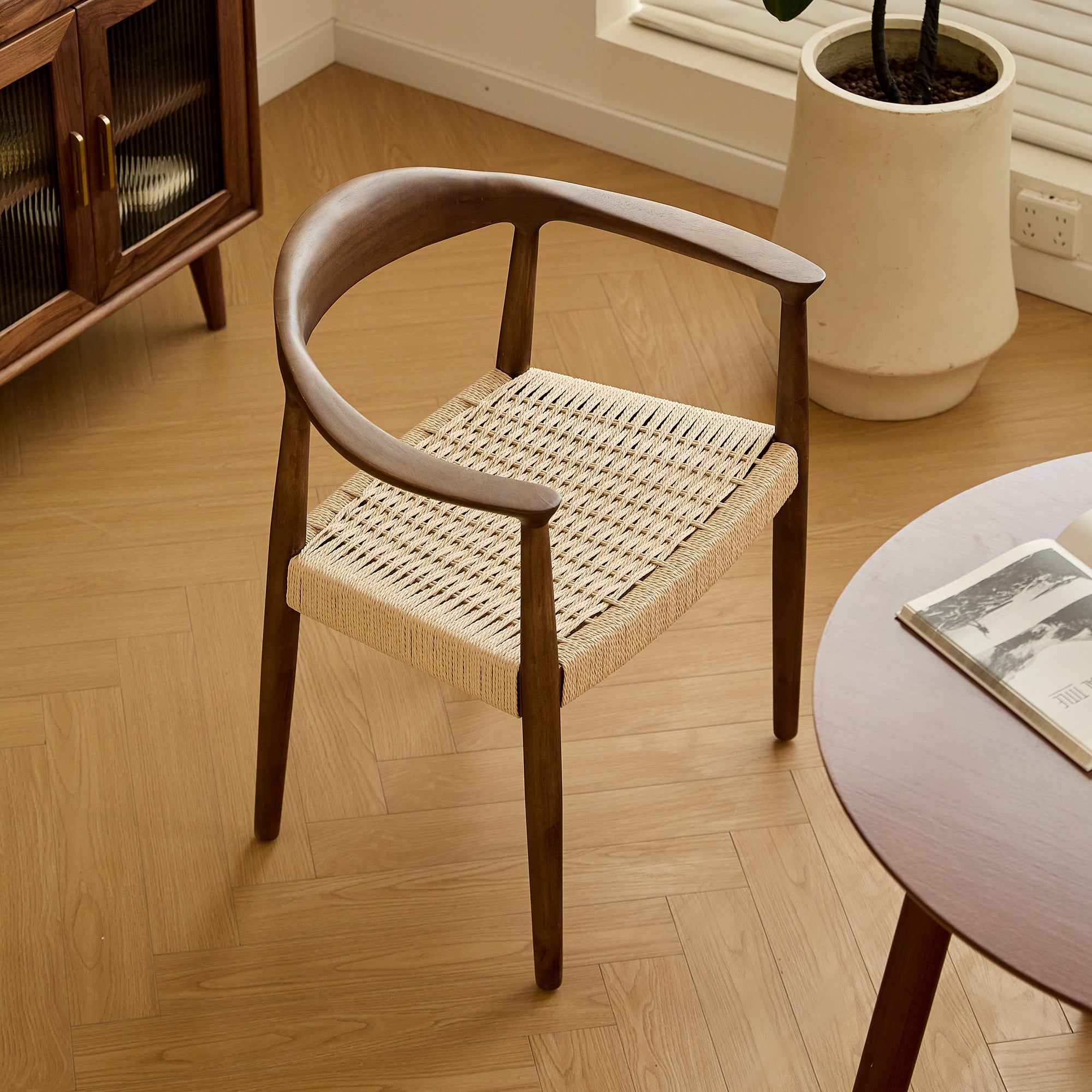 SALTA – Zestaw 2 krzeseł do jadalni z ciemnego drewna i liny