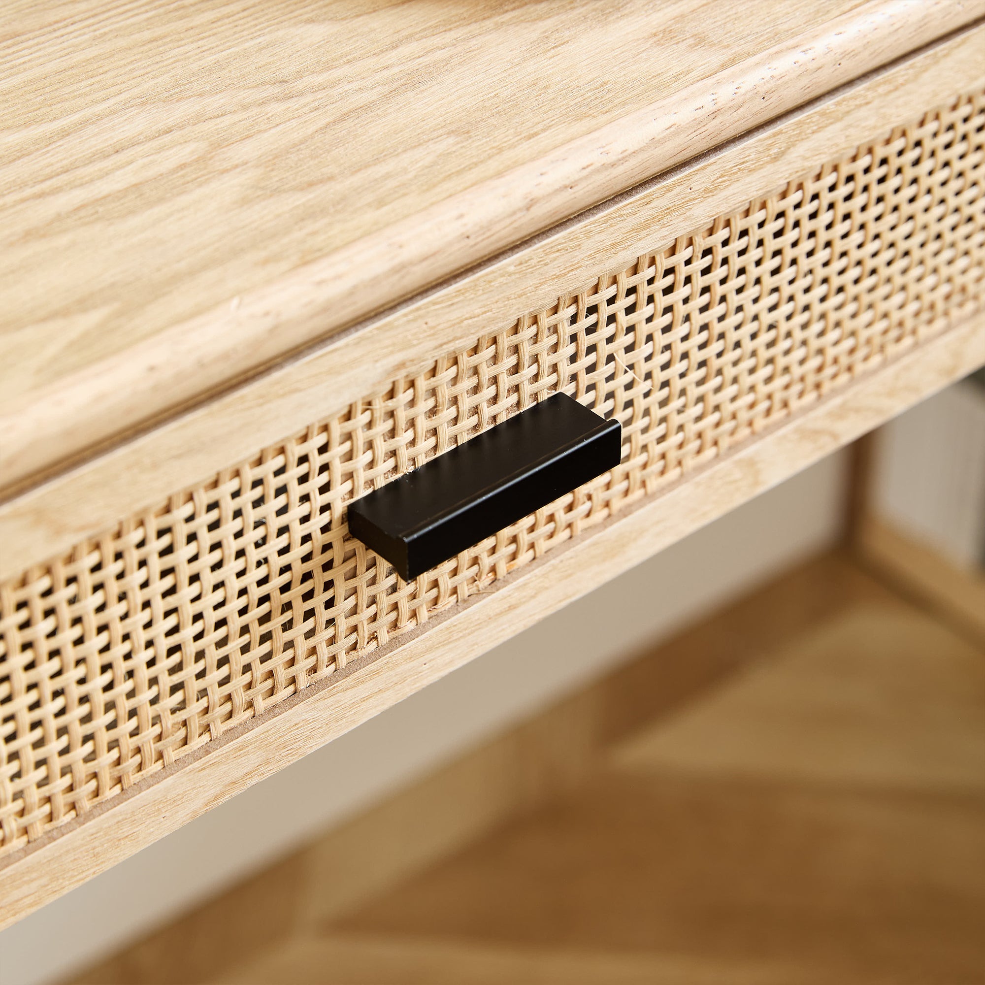 PITEA – drewniany stolik nocny na ścianę z naturalnego rattanu