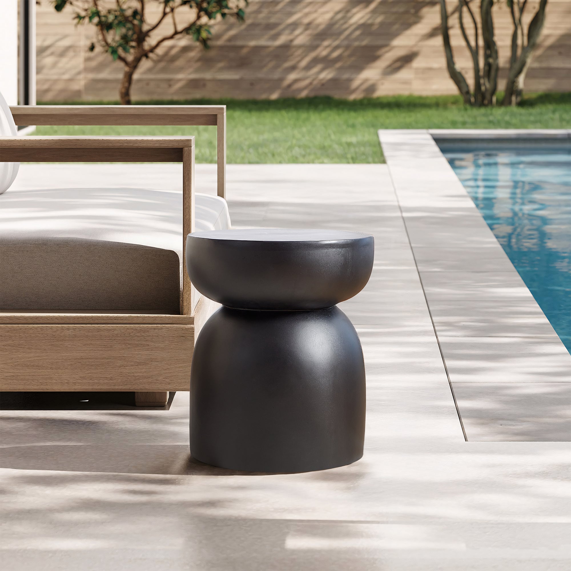 NORDFYN – stolik pomocniczy do kanapy, do użytku wewnątrz i na zewnątrz, z czarnego magnezytu