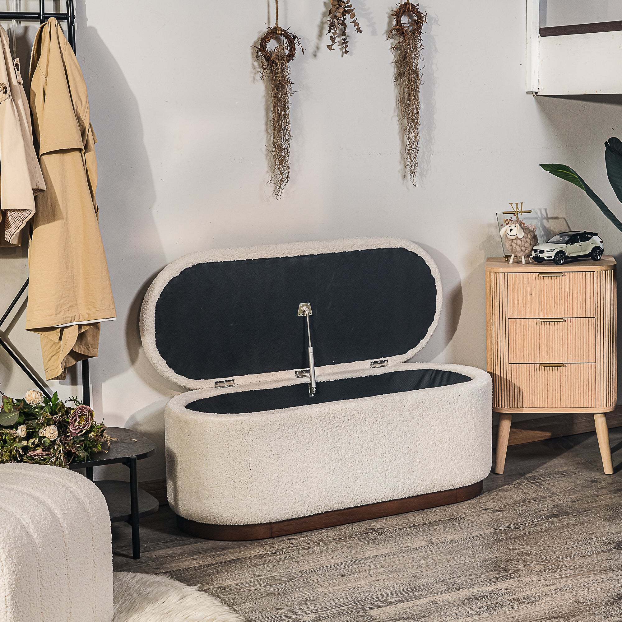 LIMA – Ławka z pojemnikiem do przechowywania, wykonana z drewna, z białymi pętelkami