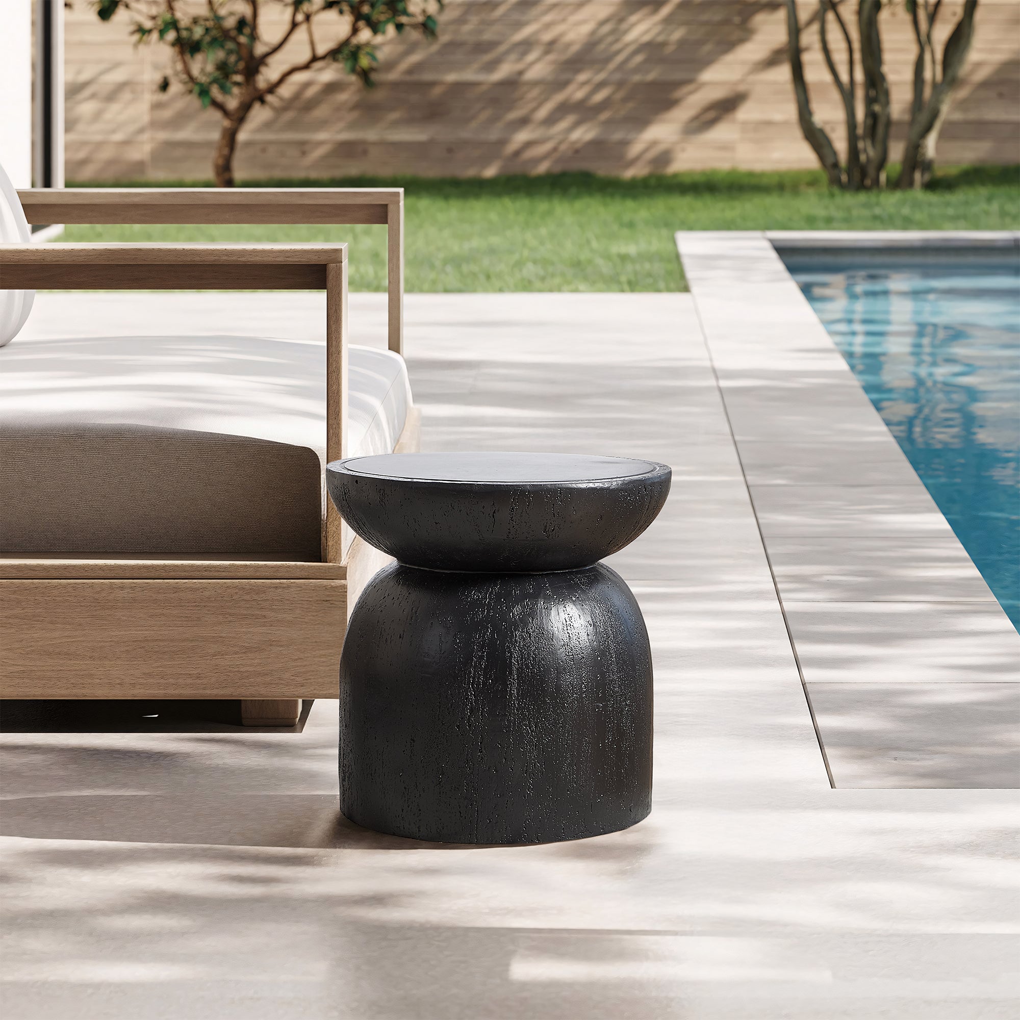 HJORRING – stolik pomocniczy do kanapy, do użytku wewnątrz i na zewnątrz, z czarnego magnezytu