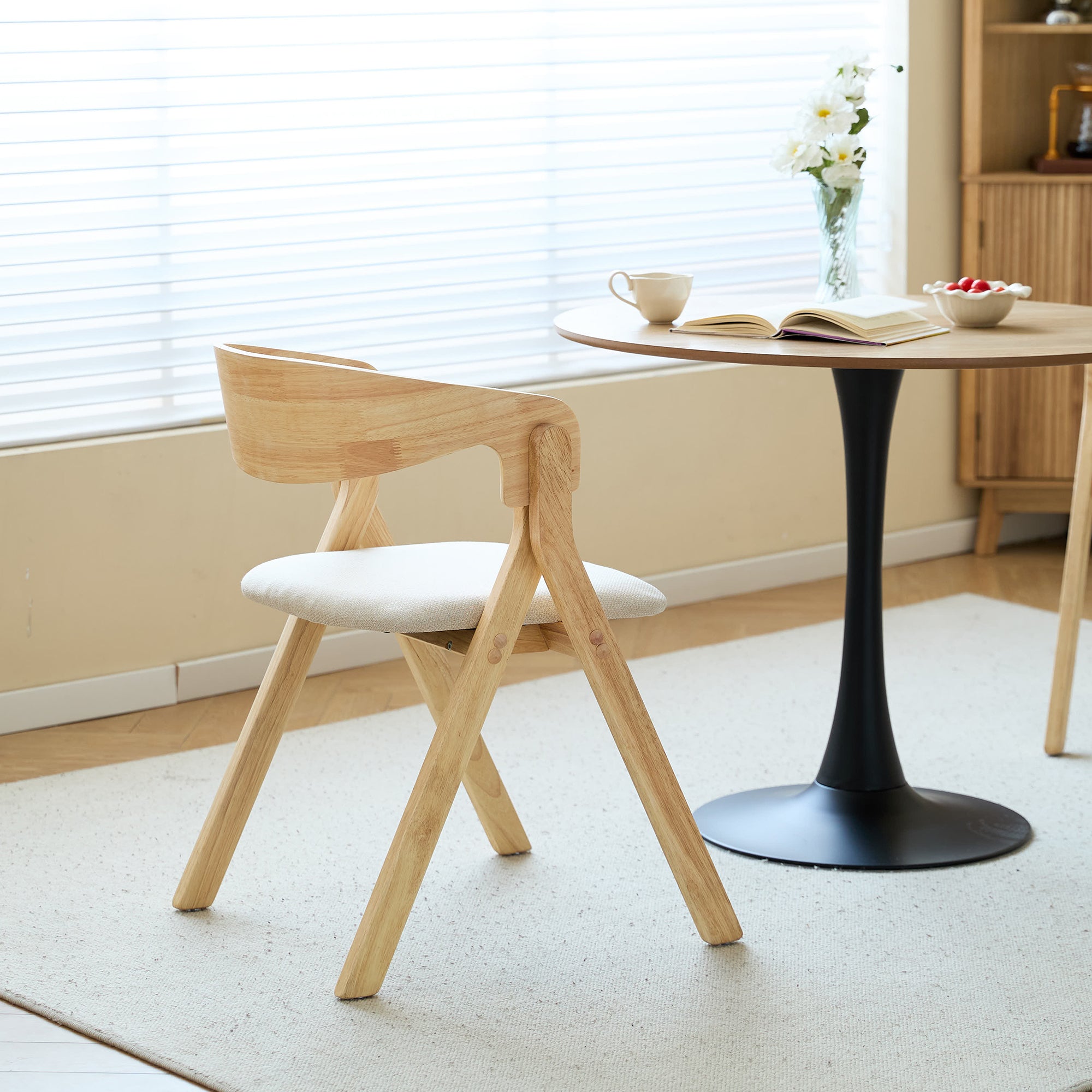 PORI – Zestaw 2 krzeseł do jadalni z litego drewna i beżowej tkaniny