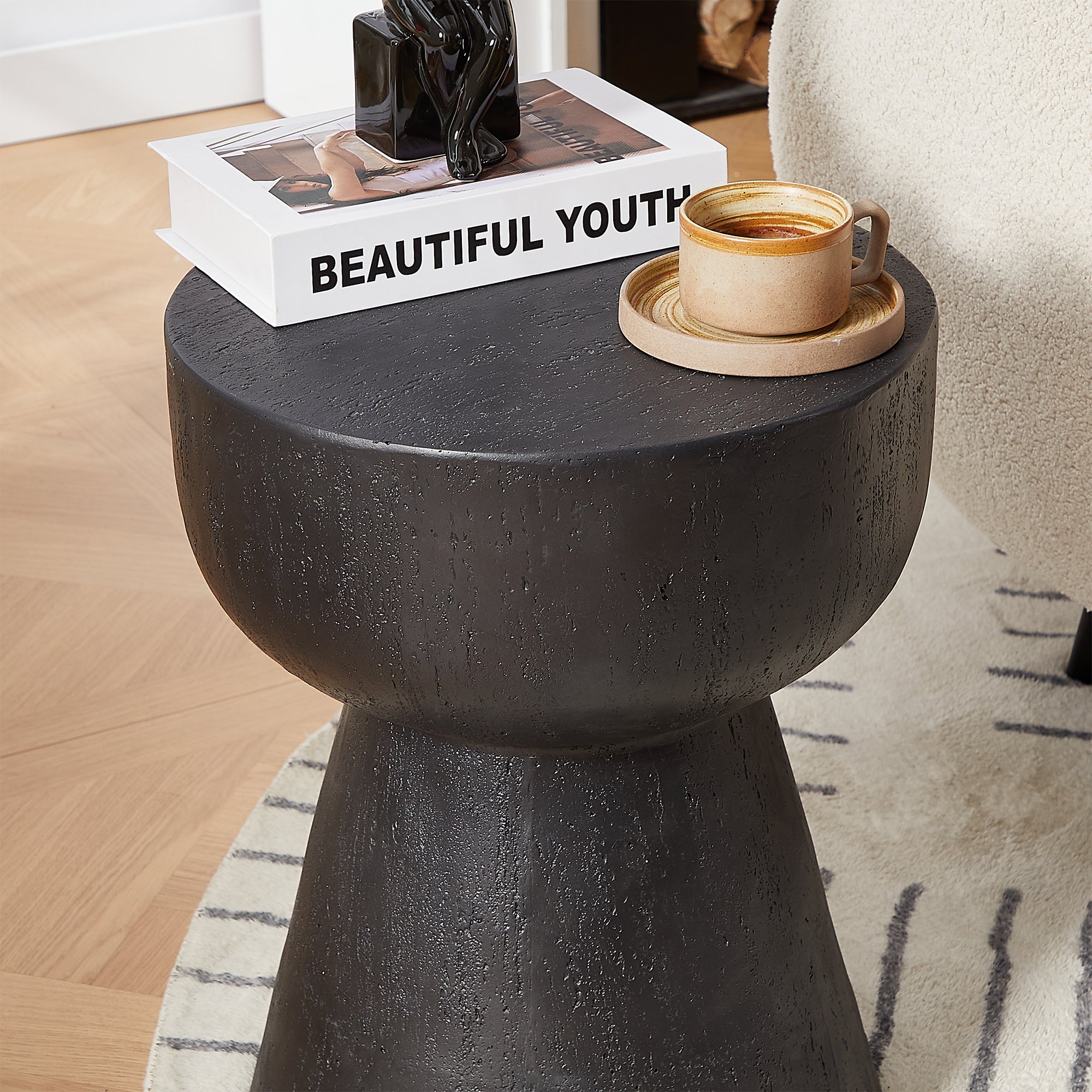 SORSELE – stolik pomocniczy do kanapy, do użytku wewnątrz i na zewnątrz, z czarnego magnezytu