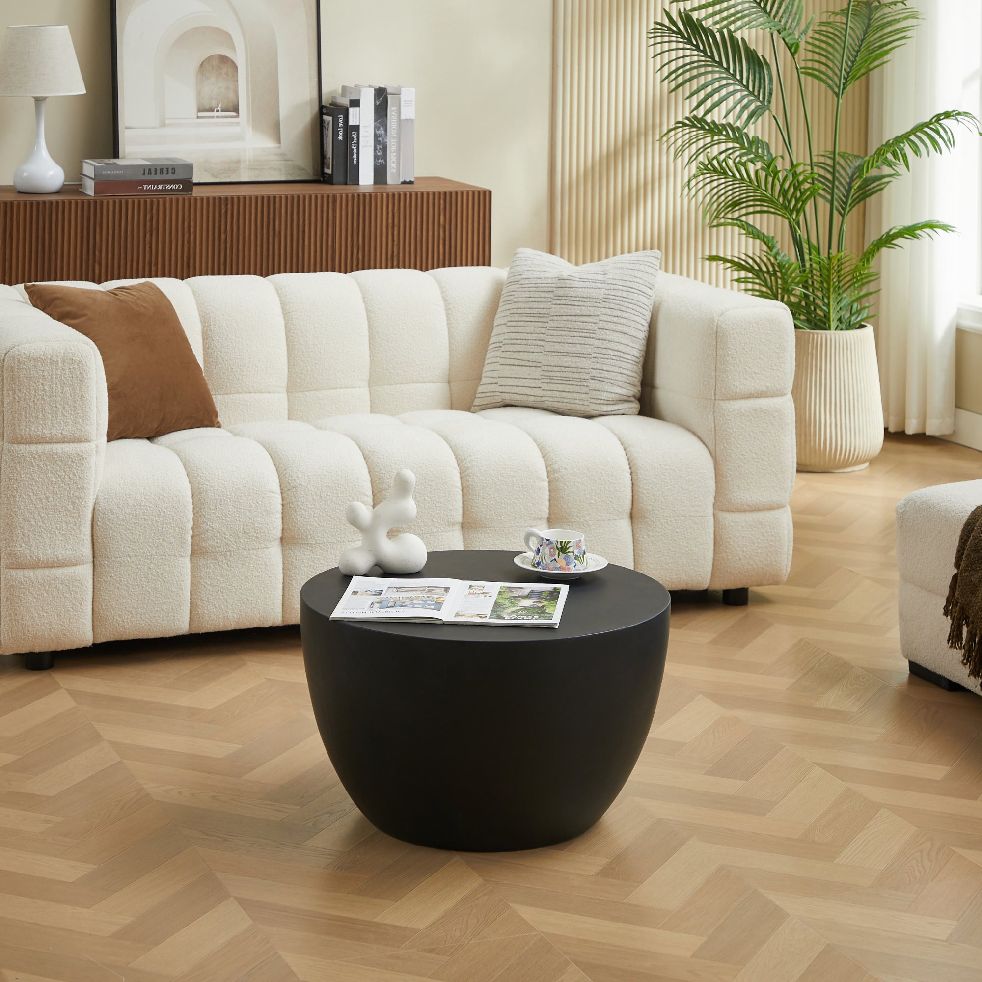 PARNU – stolik kawowy do wnętrz i na zewnątrz z czarnego magnezytu