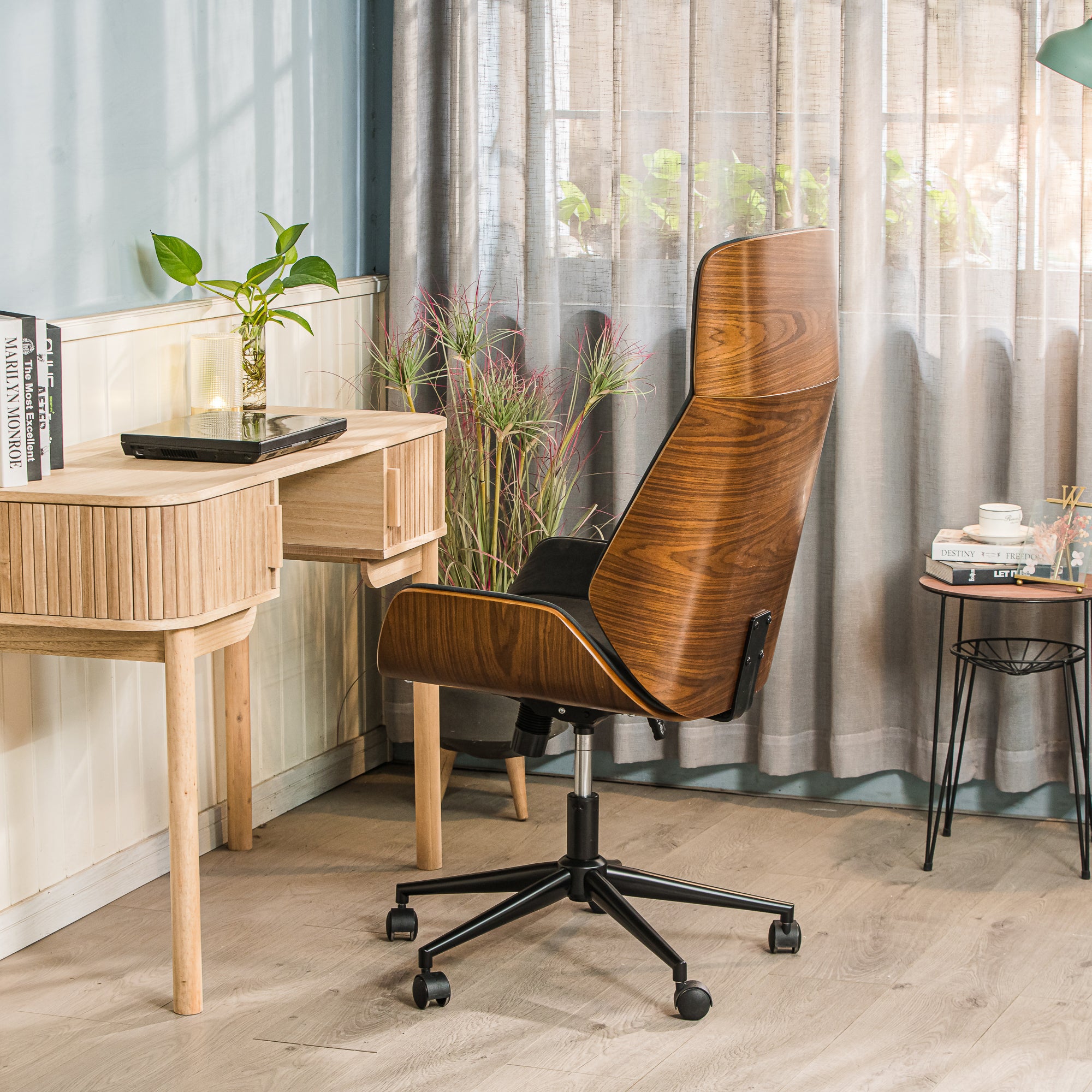 VICTORIA – Krzesło biurowe z drewna i czarnego zamszu