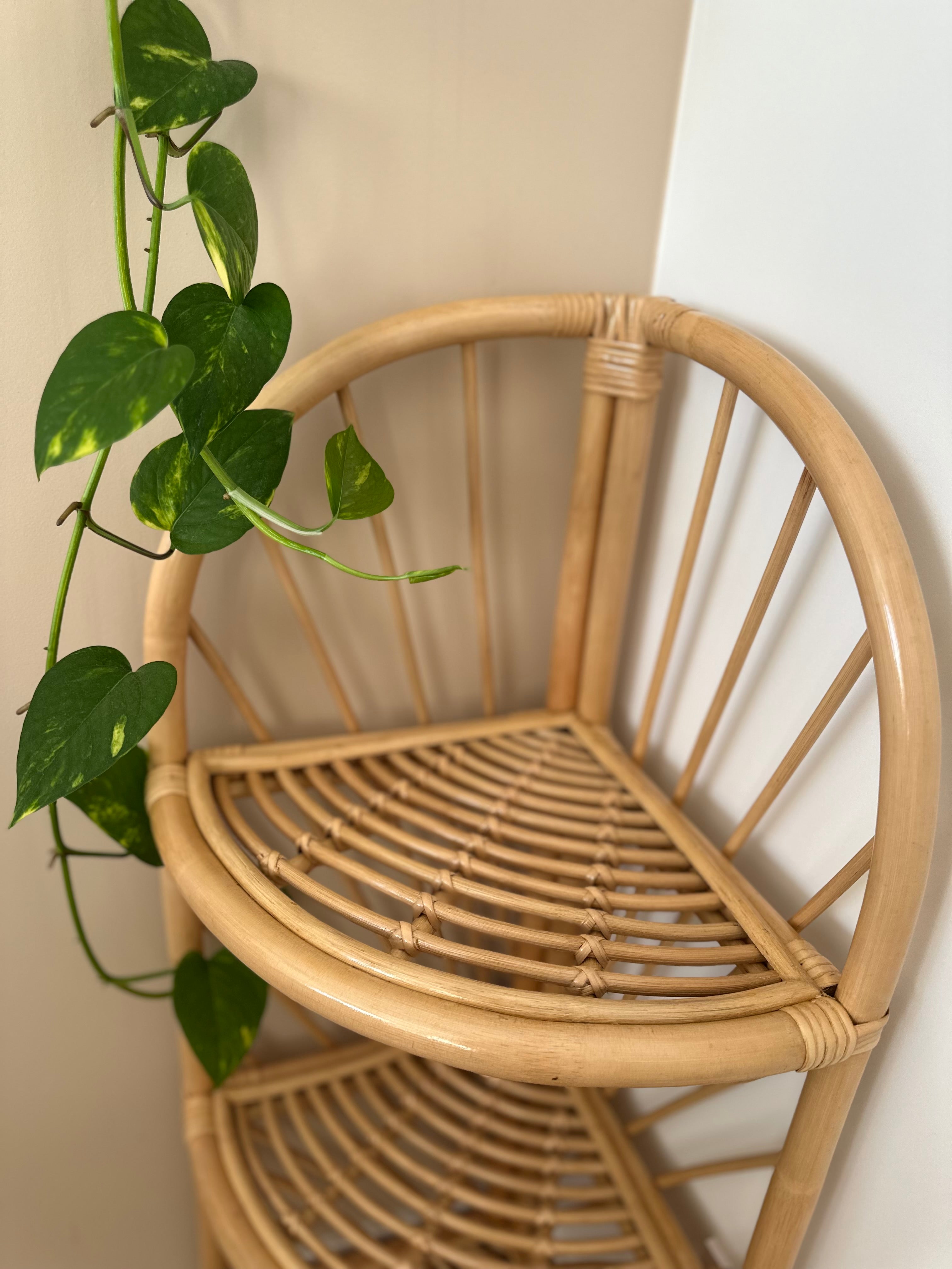 KOLAKA – 3-poziomowa półka narożna z naturalnego rattanu