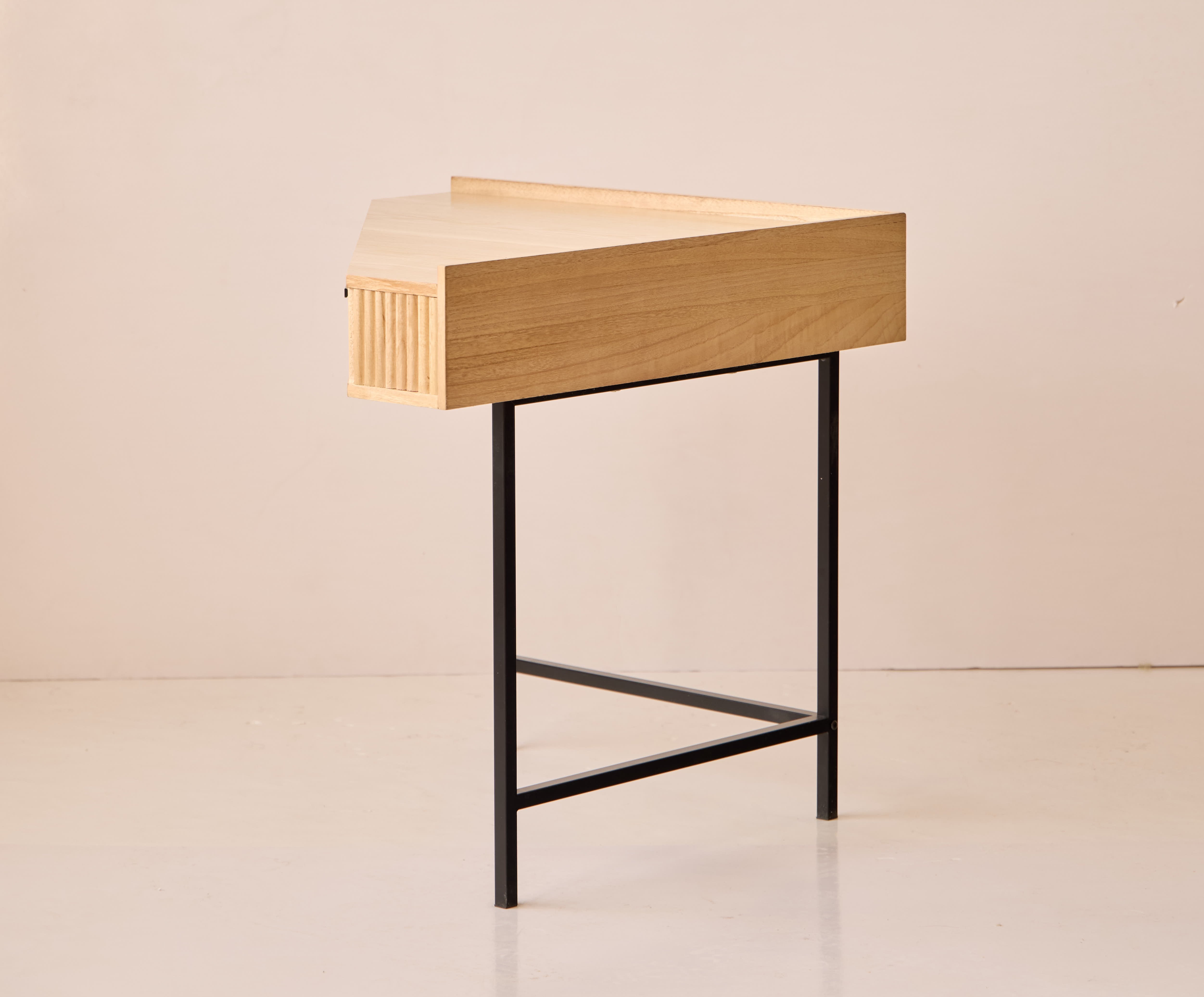 SETO – Biurko narożne z drewna i metalu, 1 szuflada