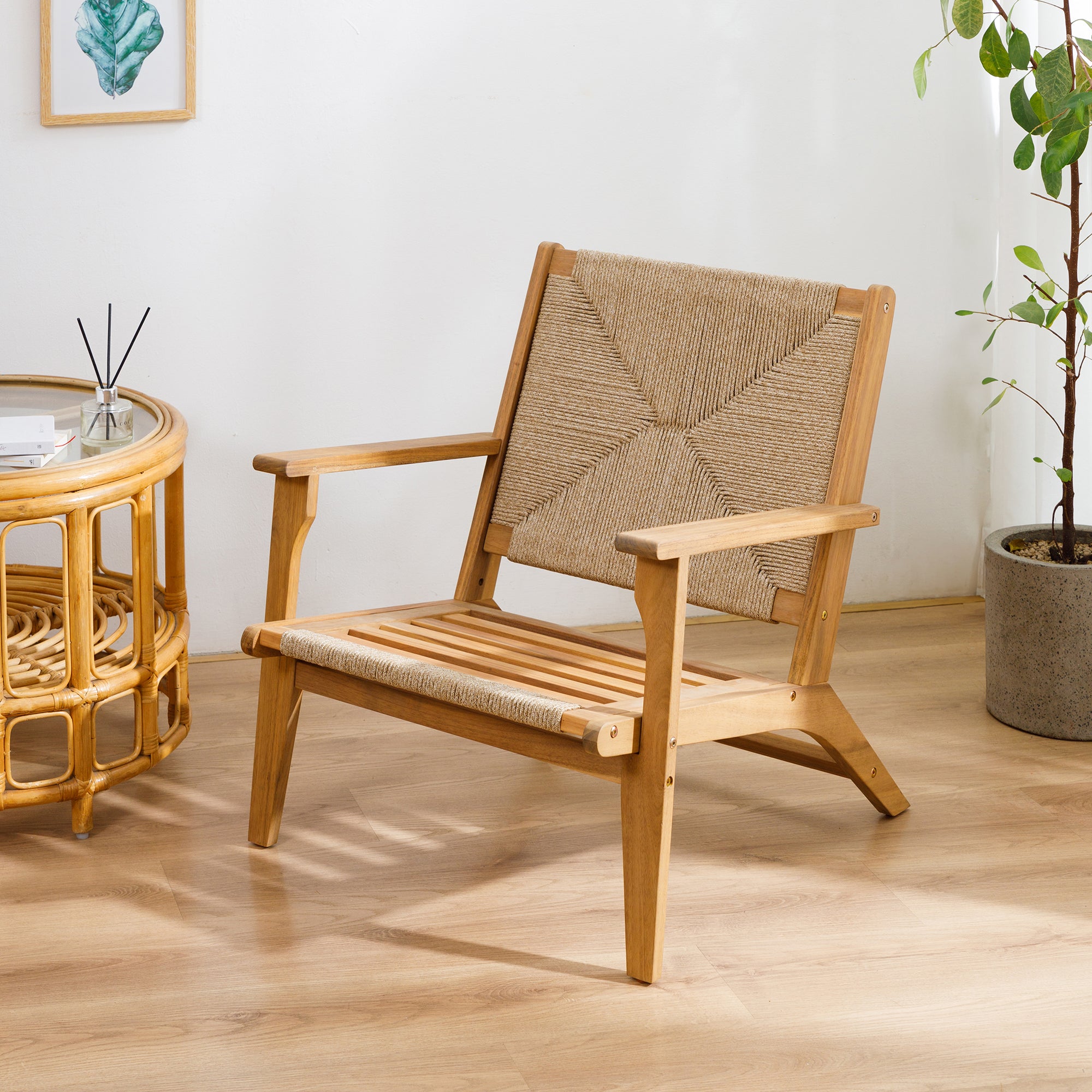 VALDIVIA – Fotel do wnętrz i na zewnątrz, wykonany z litego drewna akacjowego i liny