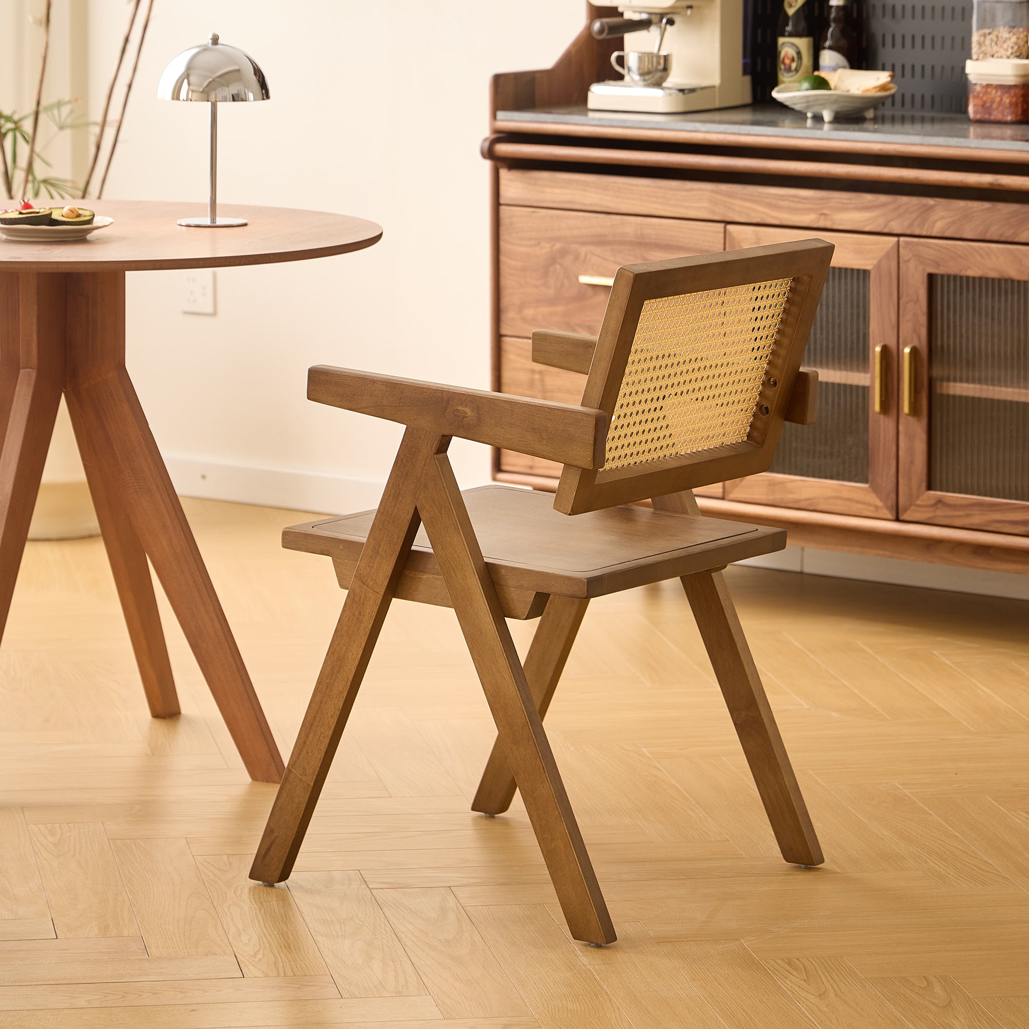 MADEIRA – Fotel stołowy z ciemnego litego drewna i wikliny